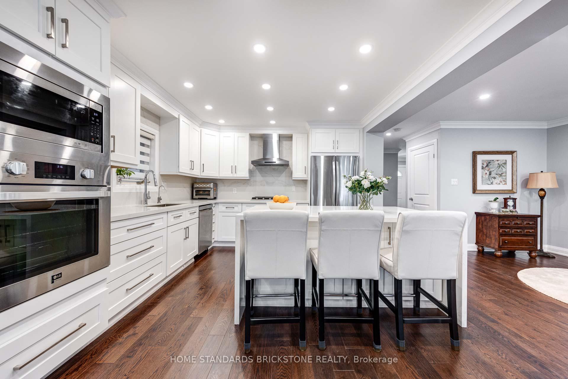 Photo 10 of 254 Mullen Drive, Vaughan, Brownridge — HOMEH