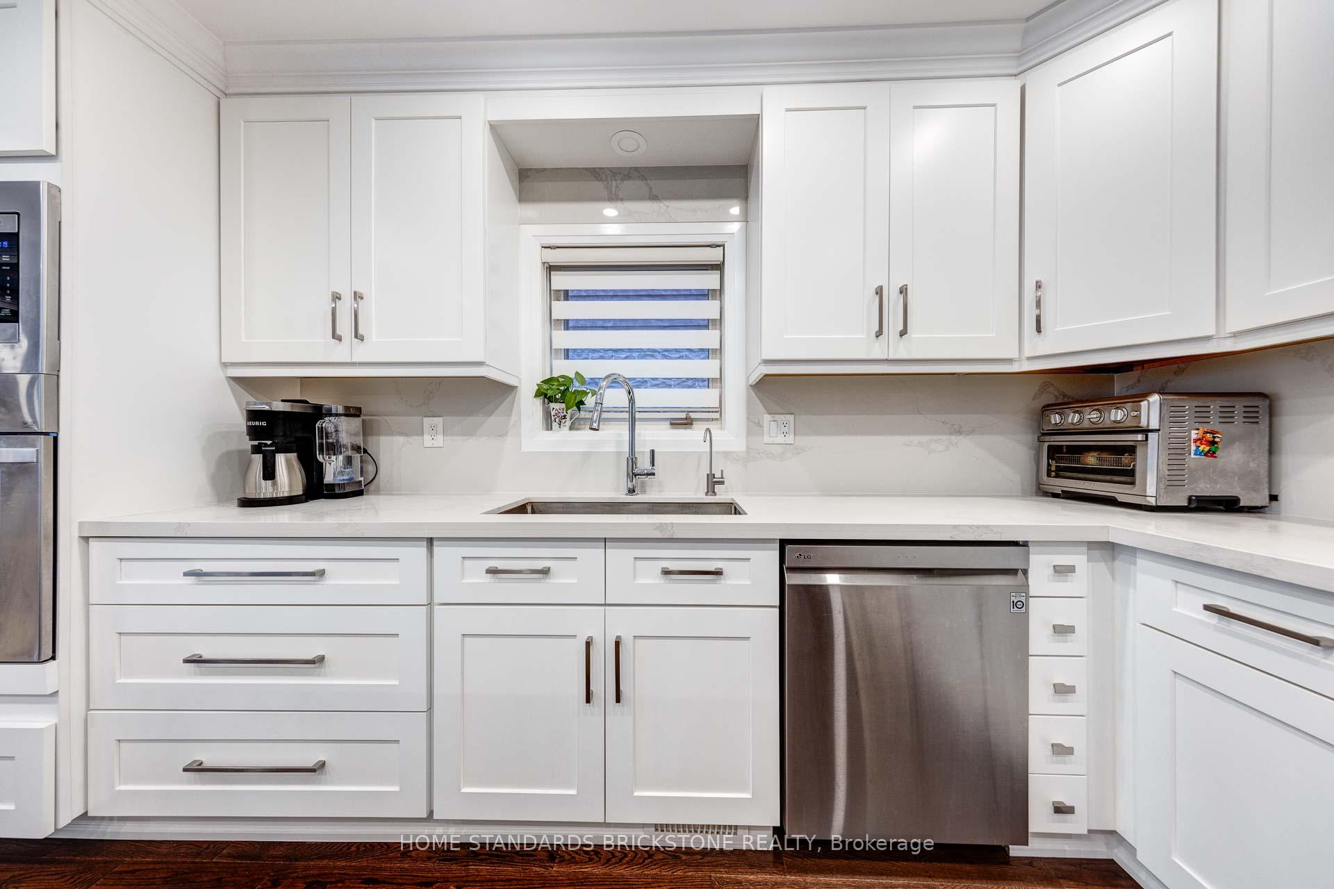 Photo 9 of 254 Mullen Drive, Vaughan, Brownridge — HOMEH