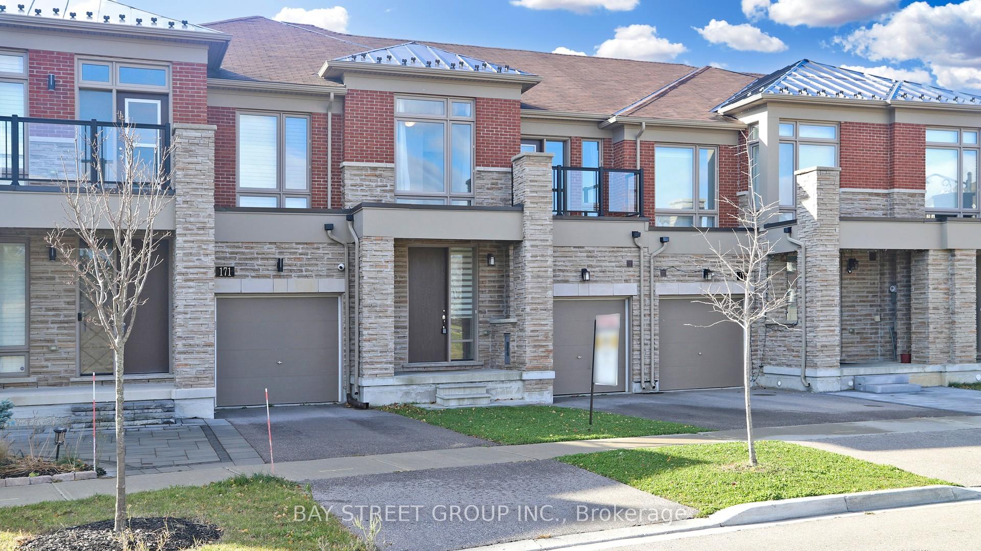 Photo 13 of 173 Badgerow Way, Aurora, Rural Aurora — HOMEH
