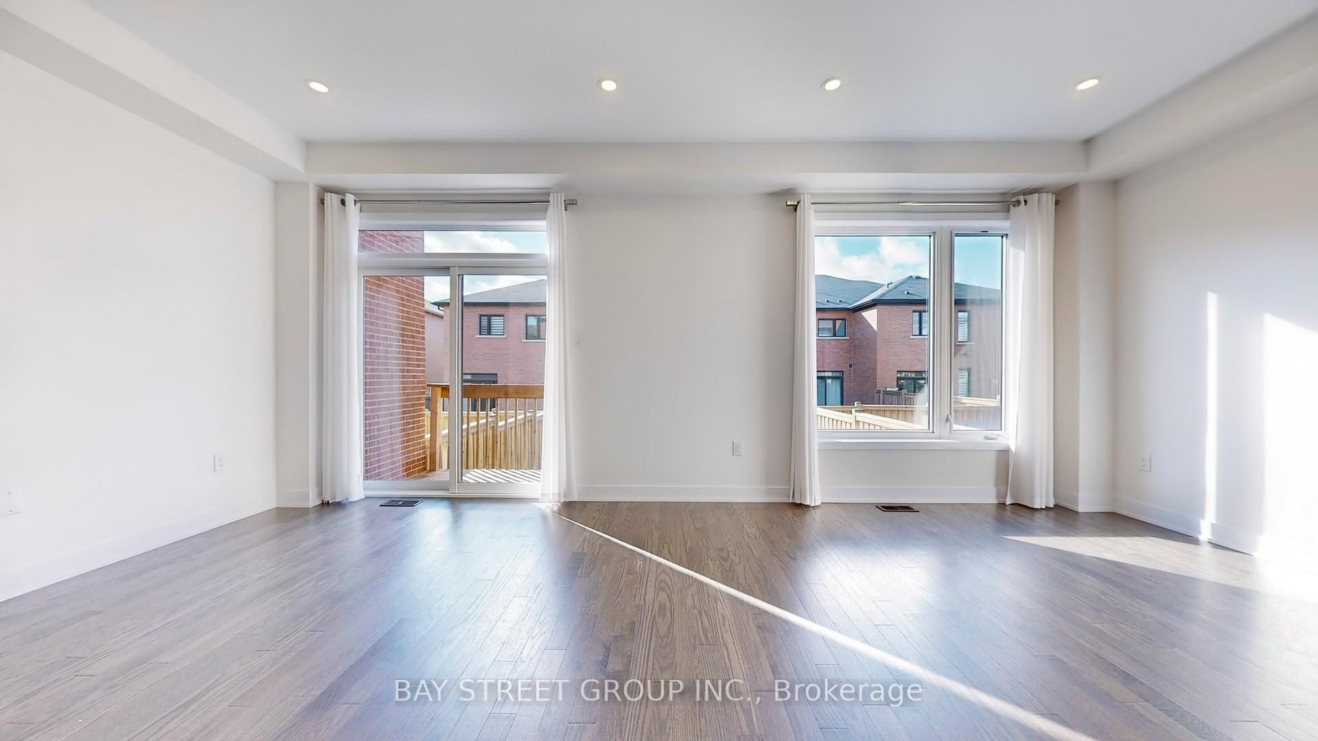 Photo 2 of 173 Badgerow Way, Aurora, Rural Aurora — HOMEH