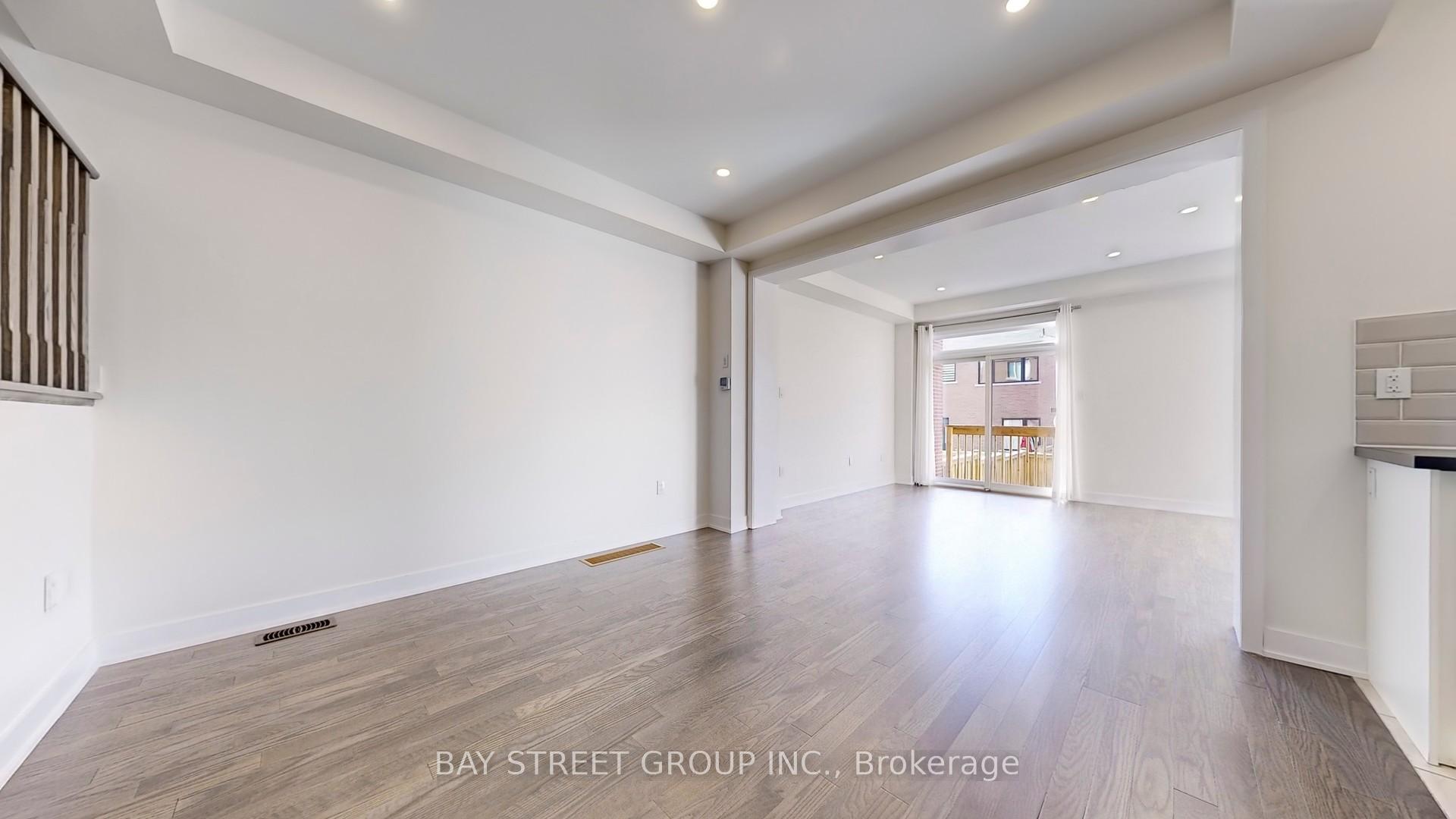 Photo 6 of 173 Badgerow Way, Aurora, Rural Aurora — HOMEH