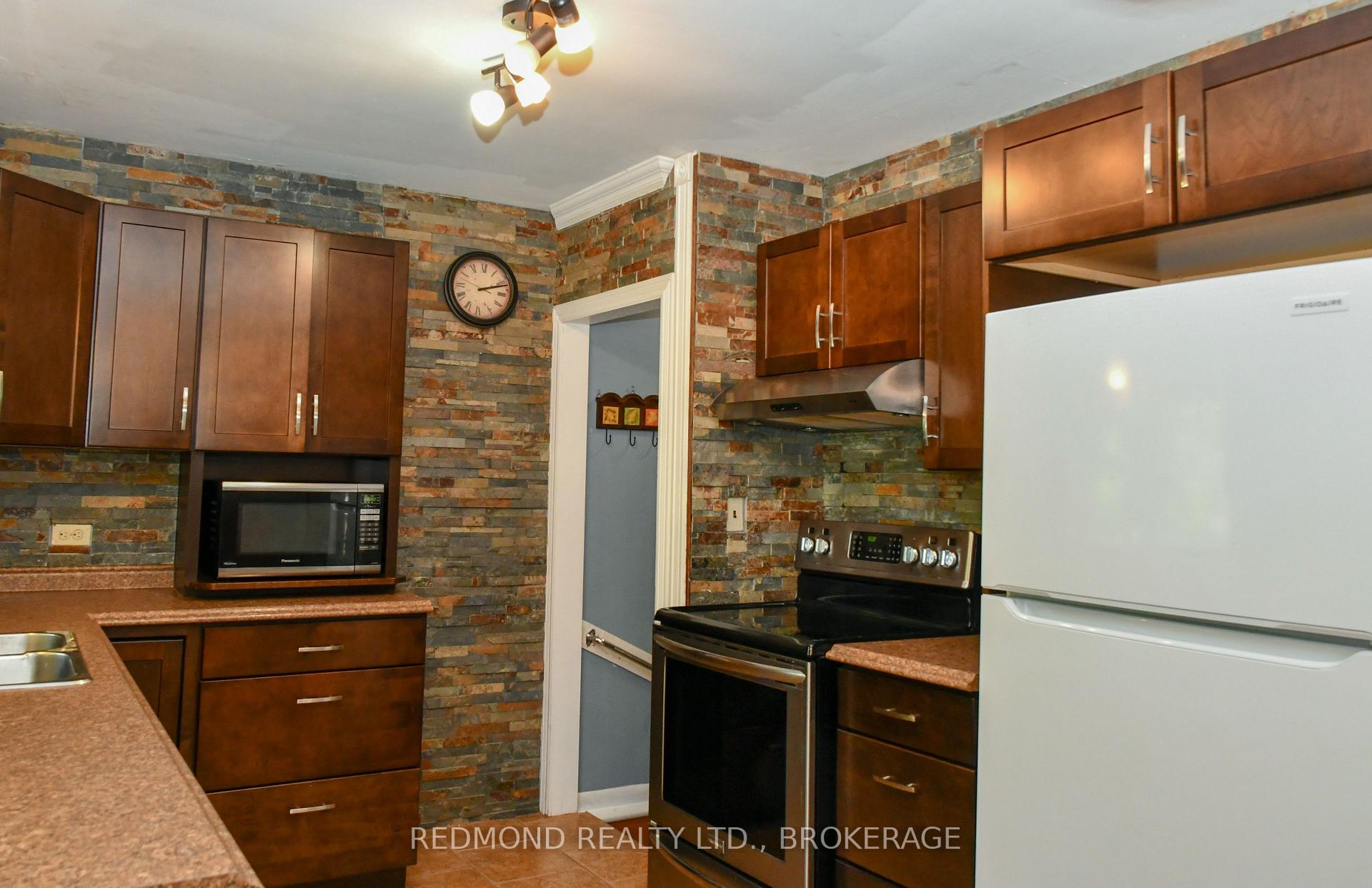 Photo 7 of 140 Brock Street, Gananoque — HOMEH