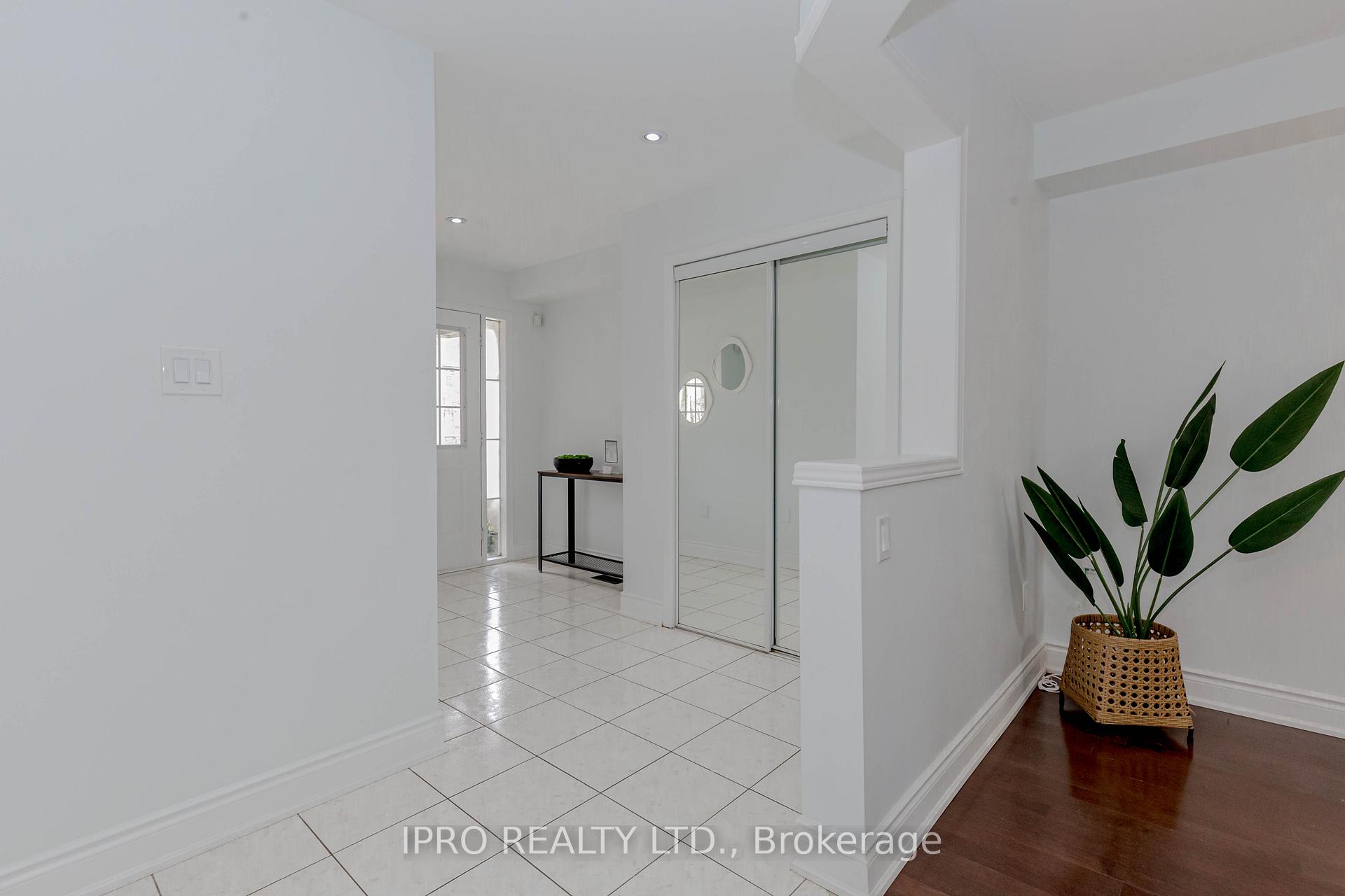 Photo 2 of 23 Hot Spring Road, Brampton, Sandringham-Wellington North — HOMEH