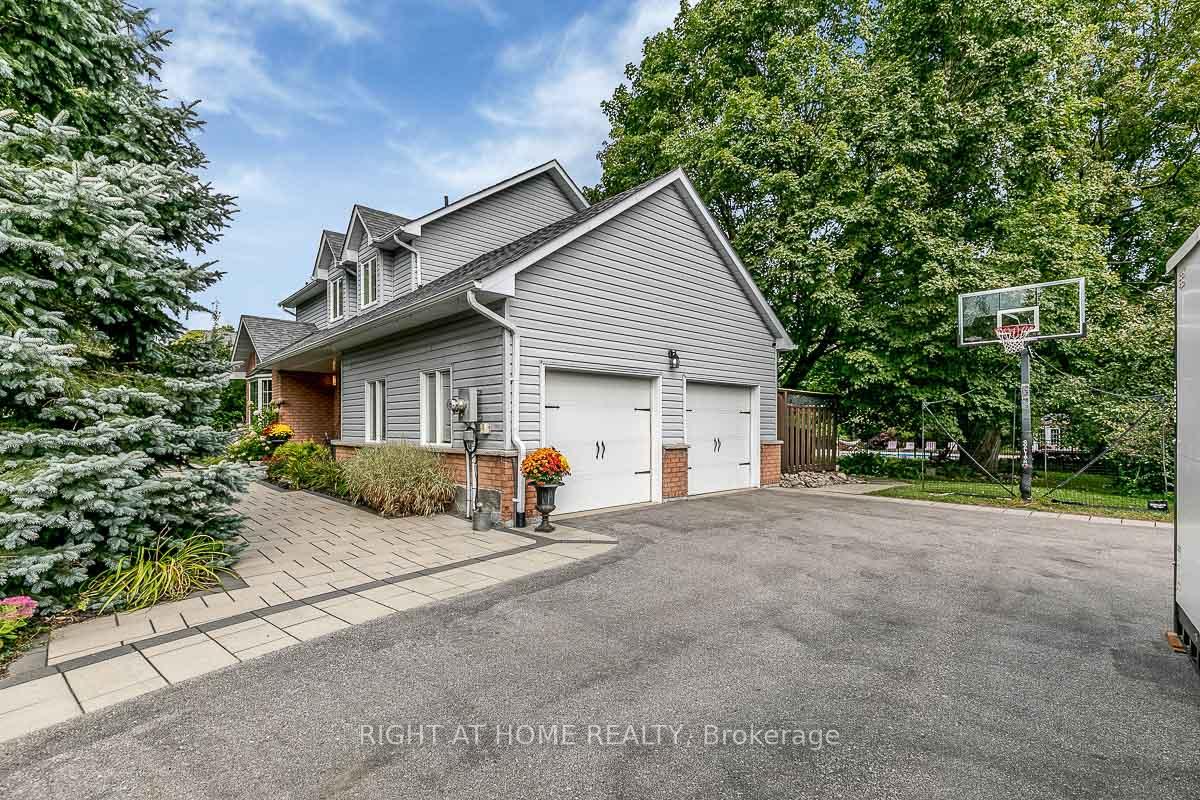 Photo 2 of 46 Alpine Way, Oro-Medonte, Horseshoe Valley — HOMEH