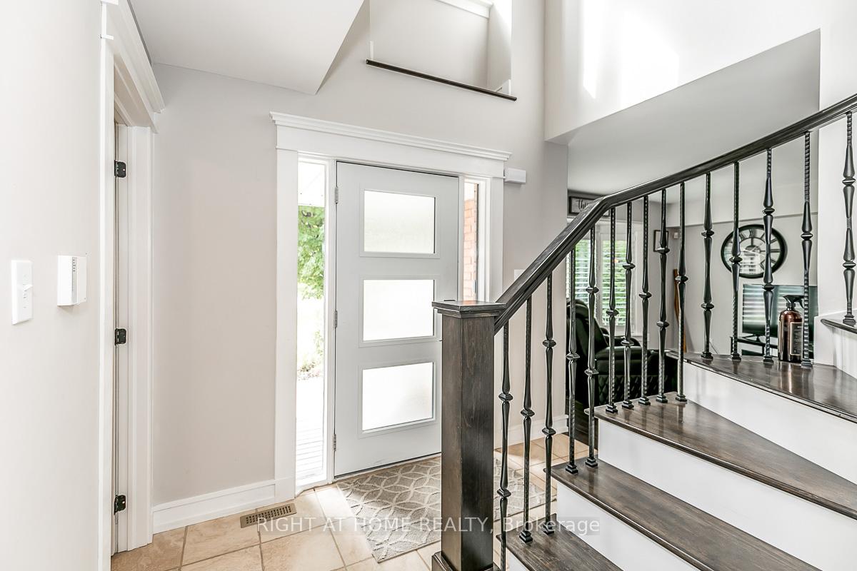 Photo 5 of 46 Alpine Way, Oro-Medonte, Horseshoe Valley — HOMEH