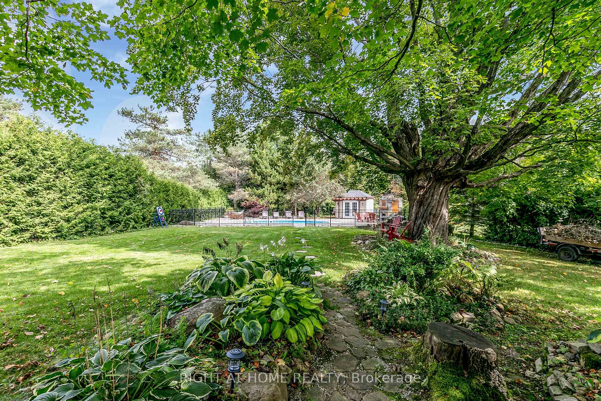 Photo 18 of 46 Alpine Way, Oro-Medonte, Horseshoe Valley — HOMEH
