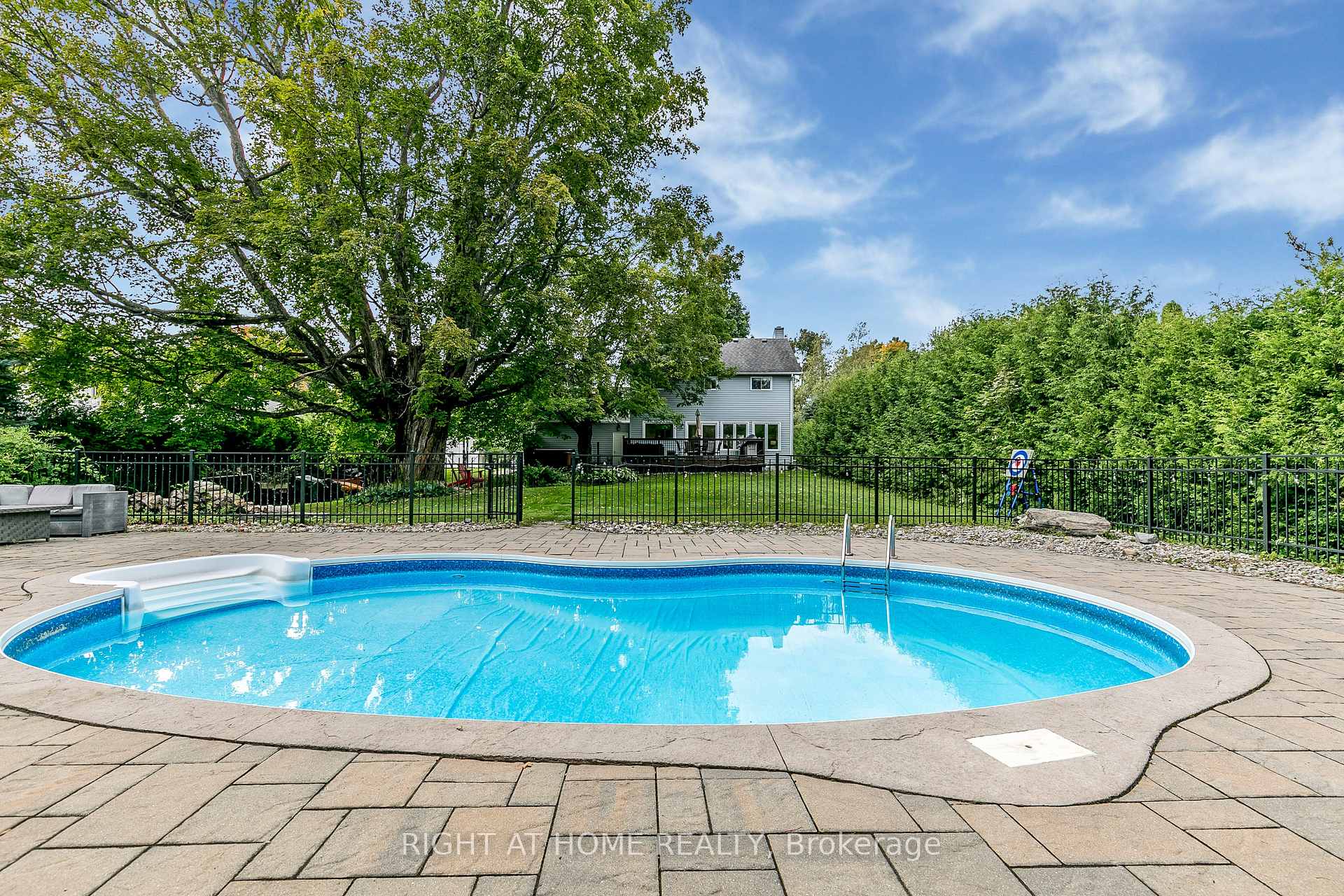 Photo 21 of 46 Alpine Way, Oro-Medonte, Horseshoe Valley — HOMEH