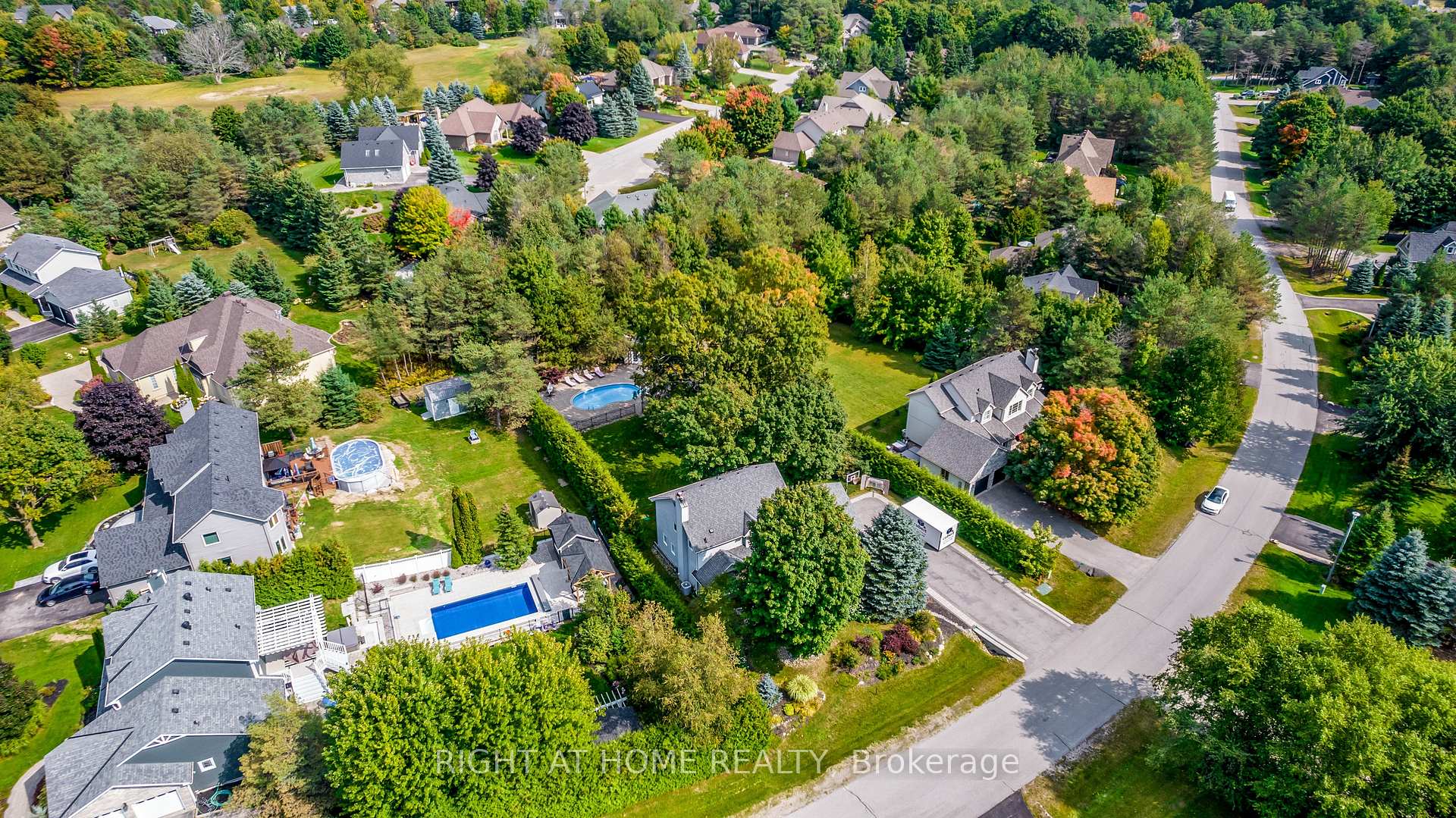 Photo 16 of 46 Alpine Way, Oro-Medonte, Horseshoe Valley — HOMEH