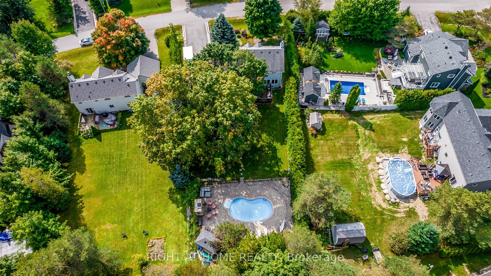 Photo 17 of 46 Alpine Way, Oro-Medonte, Horseshoe Valley — HOMEH