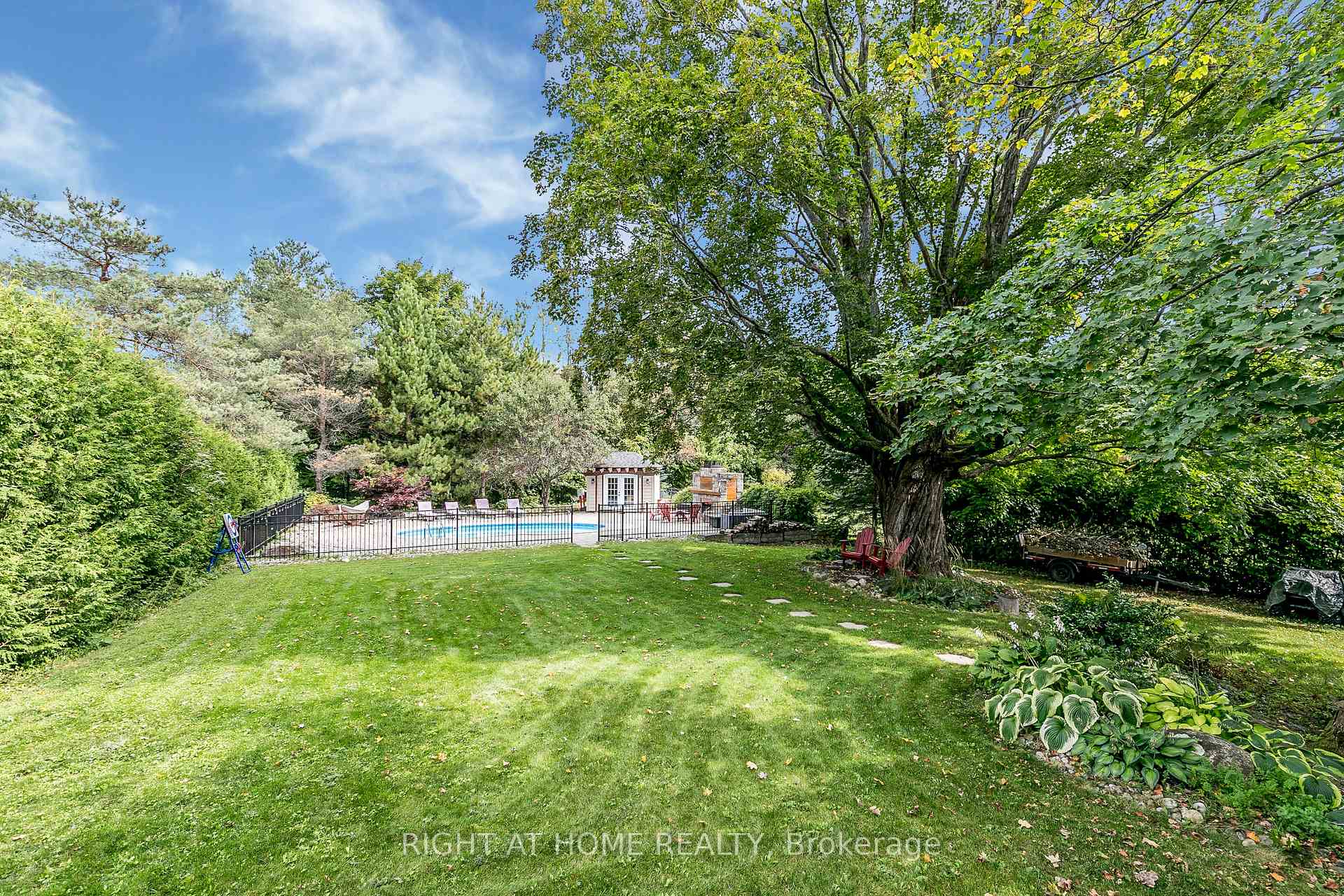 Photo 20 of 46 Alpine Way, Oro-Medonte, Horseshoe Valley — HOMEH