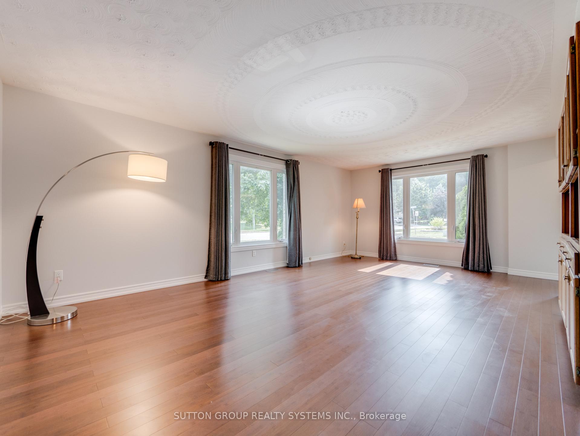 Photo 17 of 121 Parkland Crescent, Kitchener — HOMEH
