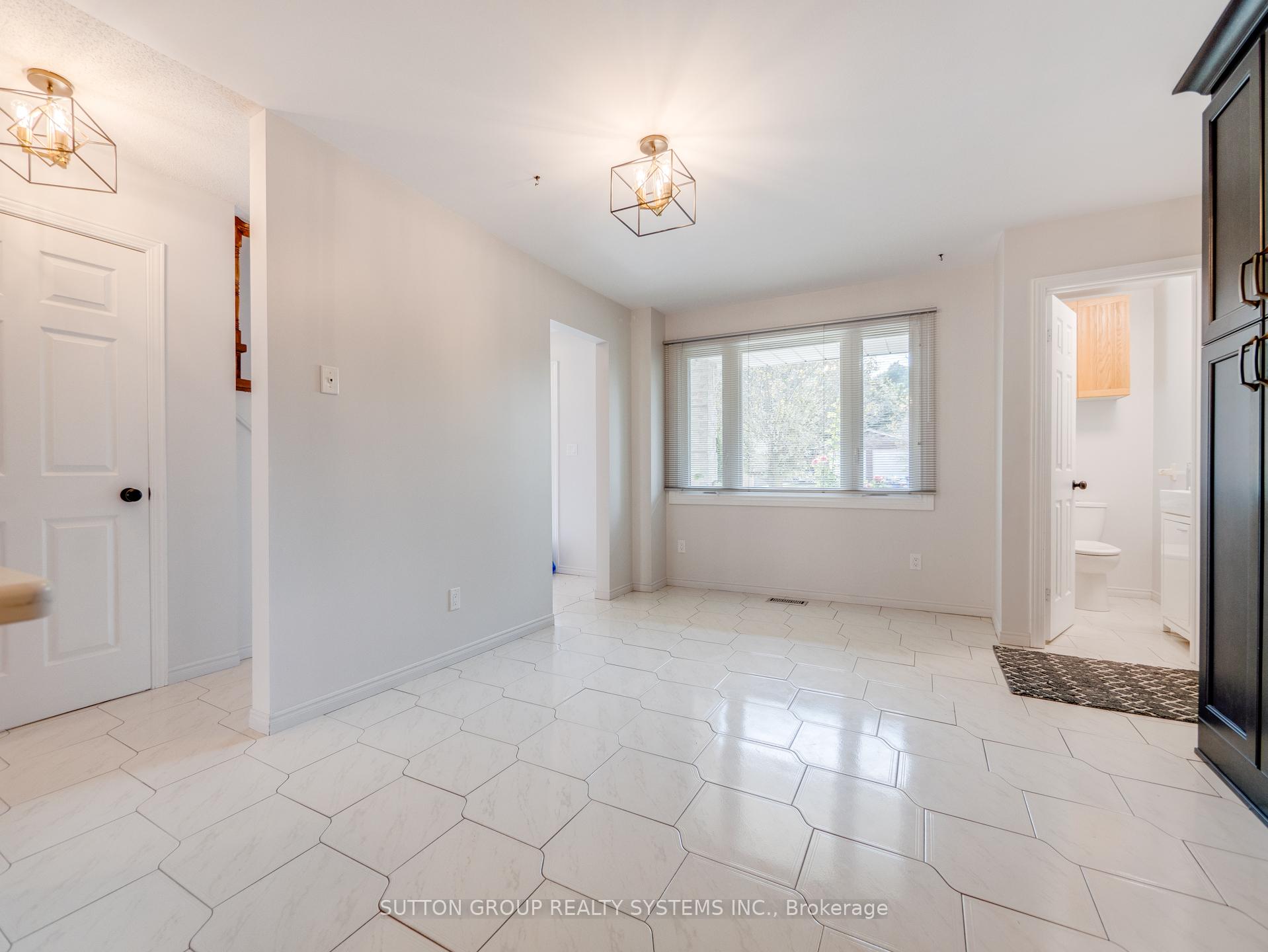 Photo 2 of 121 Parkland Crescent, Kitchener — HOMEH