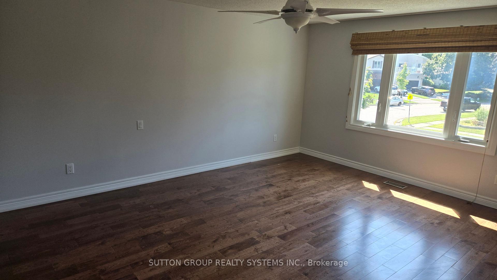 Photo 10 of 121 Parkland Crescent, Kitchener — HOMEH