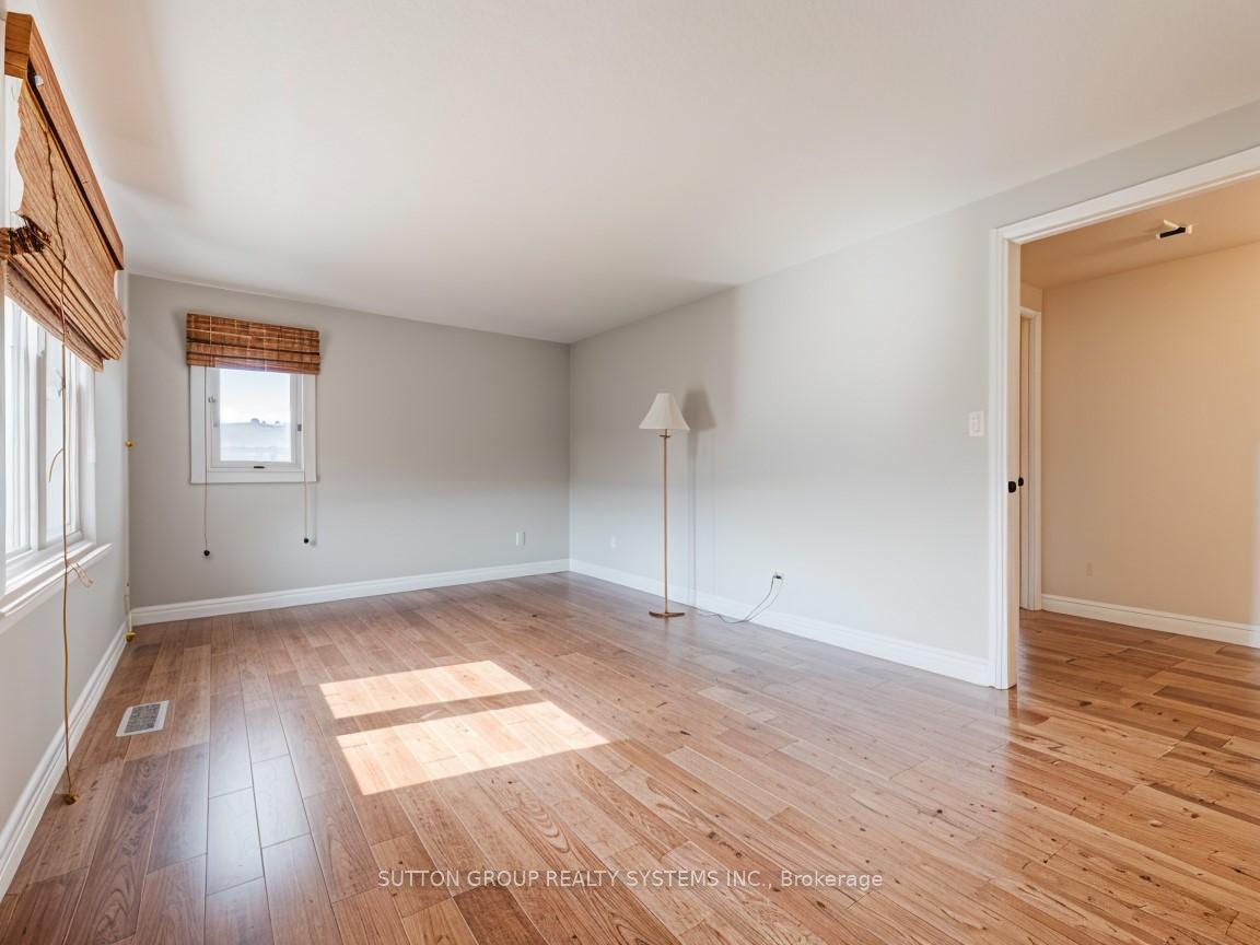 Photo 9 of 121 Parkland Crescent, Kitchener — HOMEH