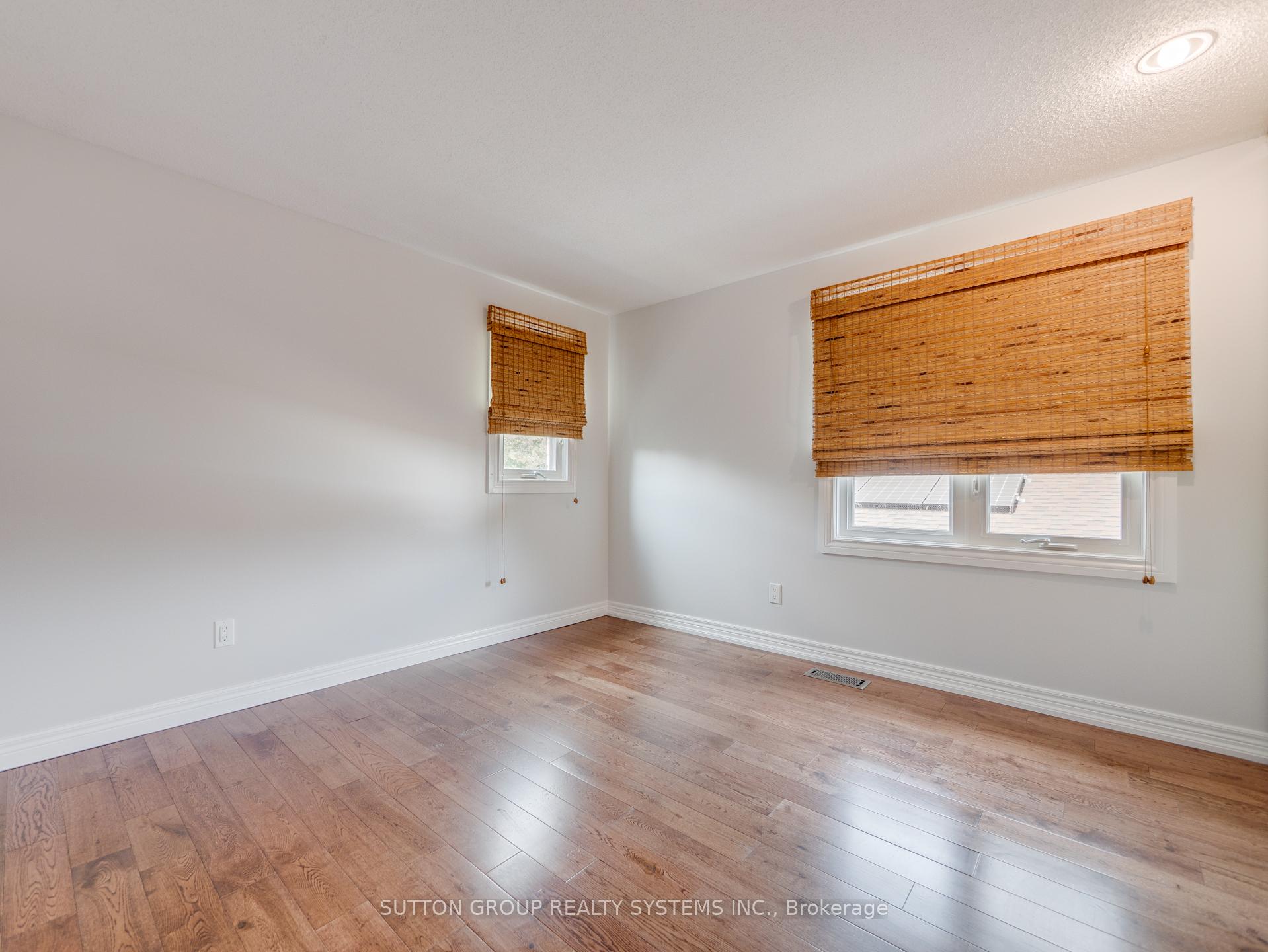 Photo 3 of 121 Parkland Crescent, Kitchener — HOMEH