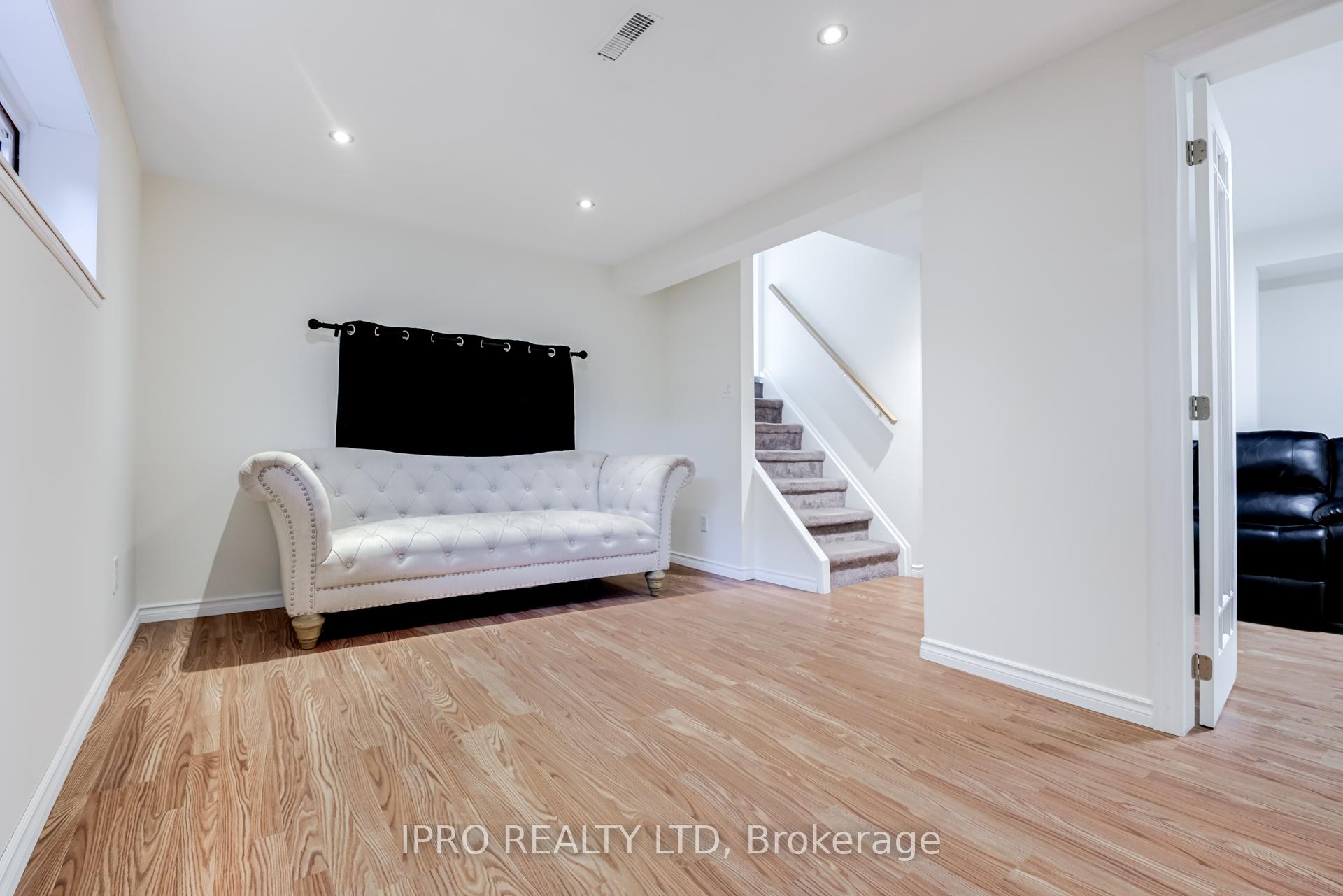 Photo 27 of 43 Grassington Crescent, Brampton, Northgate — HOMEH