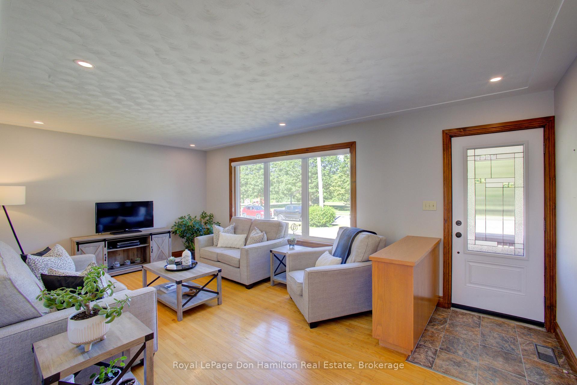 Photo 23 of 830 Barber Avenue N, North Perth, Listowel — HOMEH