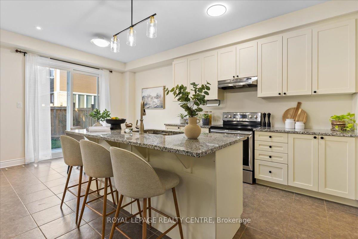 Photo 11 of 263 Grovehill Crescent, Kitchener — HOMEH