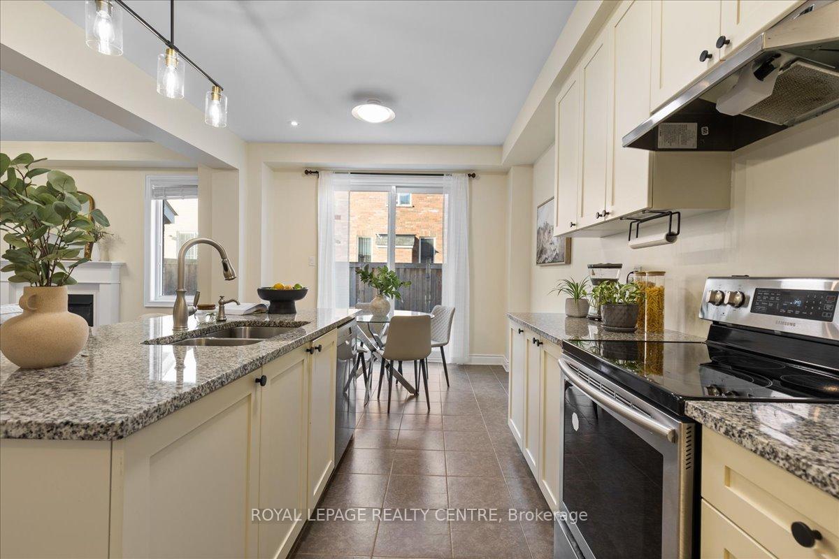 Photo 15 of 263 Grovehill Crescent, Kitchener — HOMEH