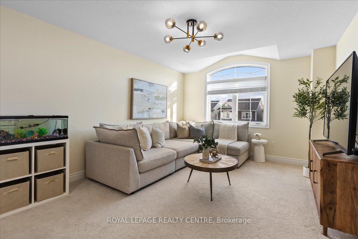 Photo 17 of 263 Grovehill Crescent, Kitchener — HOMEH