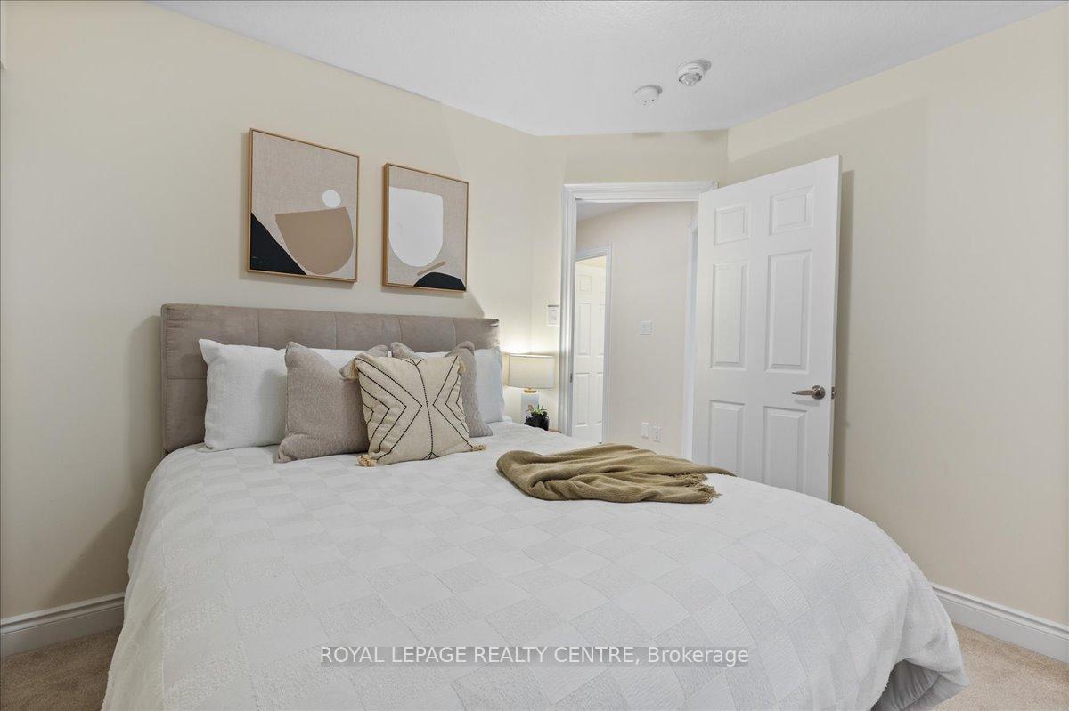 Photo 23 of 263 Grovehill Crescent, Kitchener — HOMEH