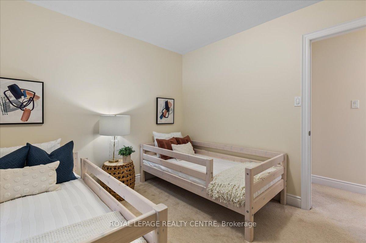 Photo 25 of 263 Grovehill Crescent, Kitchener — HOMEH