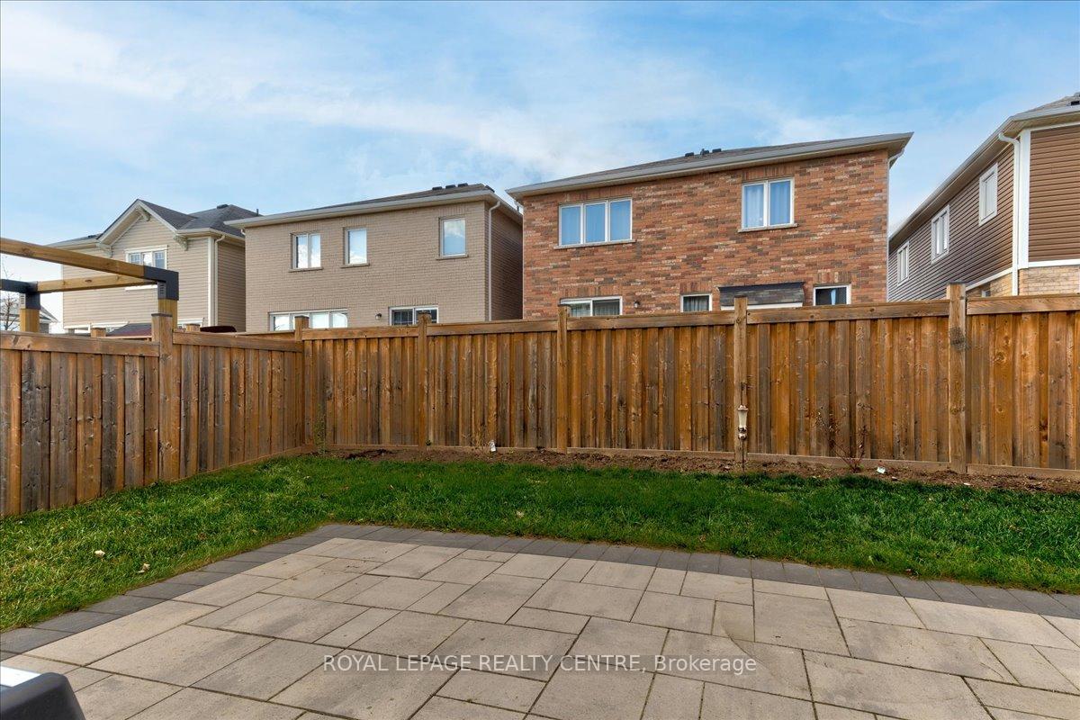 Photo 33 of 263 Grovehill Crescent, Kitchener — HOMEH