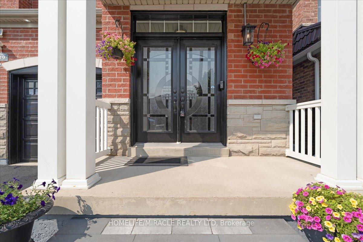 Photo 2 of 29 Charcoal Way, Brampton, Bram West — HOMEH