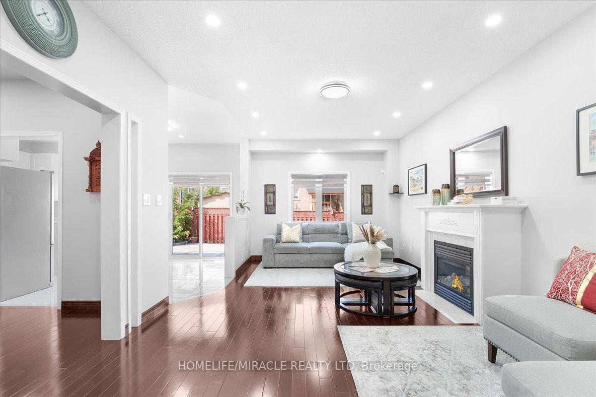 Photo 12 of 29 Charcoal Way, Brampton, Bram West — HOMEH