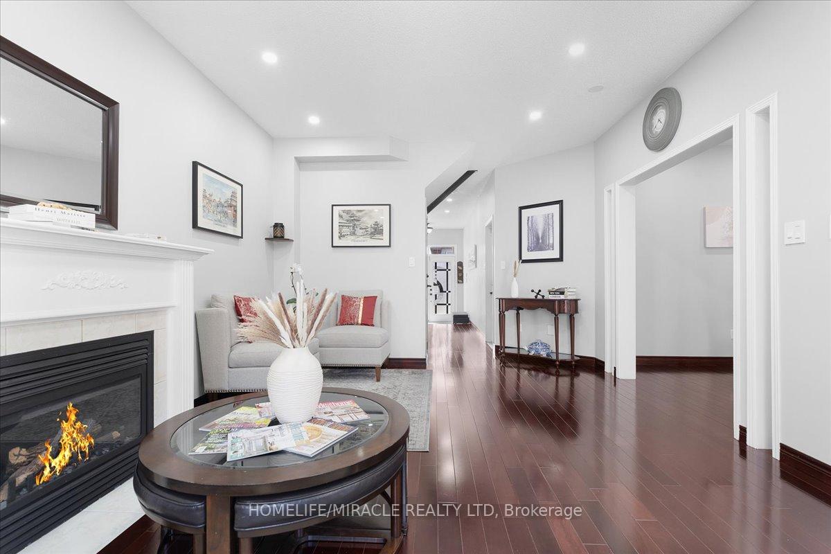 Photo 3 of 29 Charcoal Way, Brampton, Bram West — HOMEH