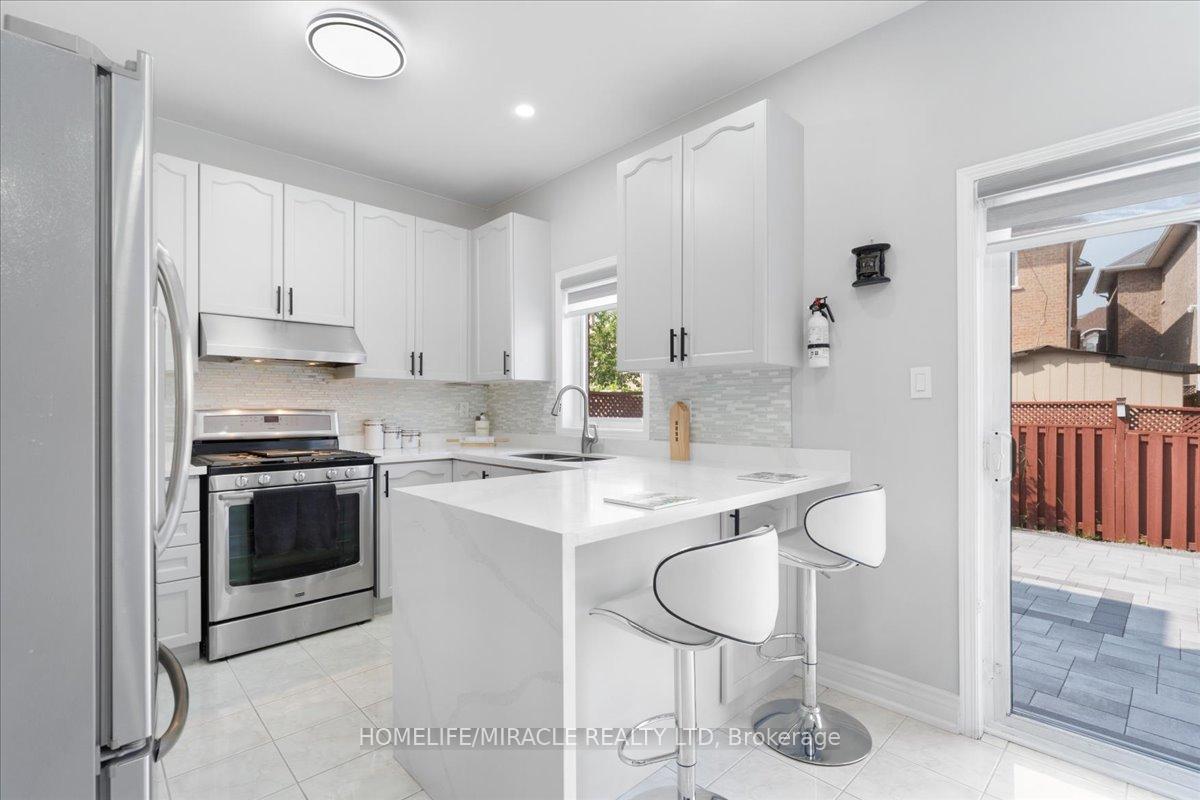 Photo 14 of 29 Charcoal Way, Brampton, Bram West — HOMEH