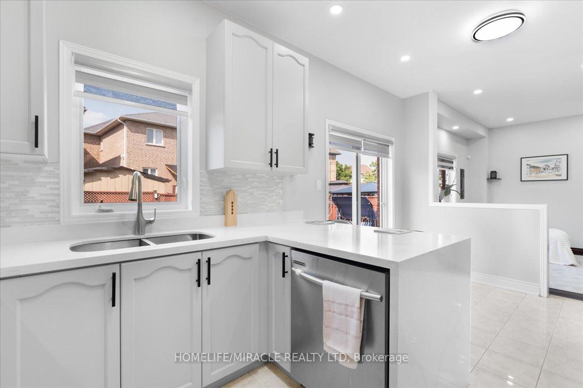 Photo 21 of 29 Charcoal Way, Brampton, Bram West — HOMEH