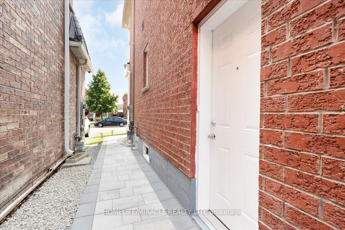 Photo 43 of 29 Charcoal Way, Brampton, Bram West — HOMEH