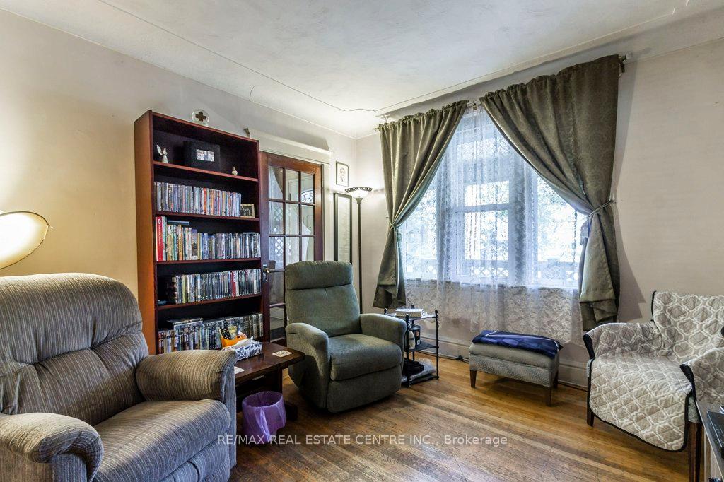 Photo 11 of 1264 King Street E, Hamilton, Crown Point — HOMEH