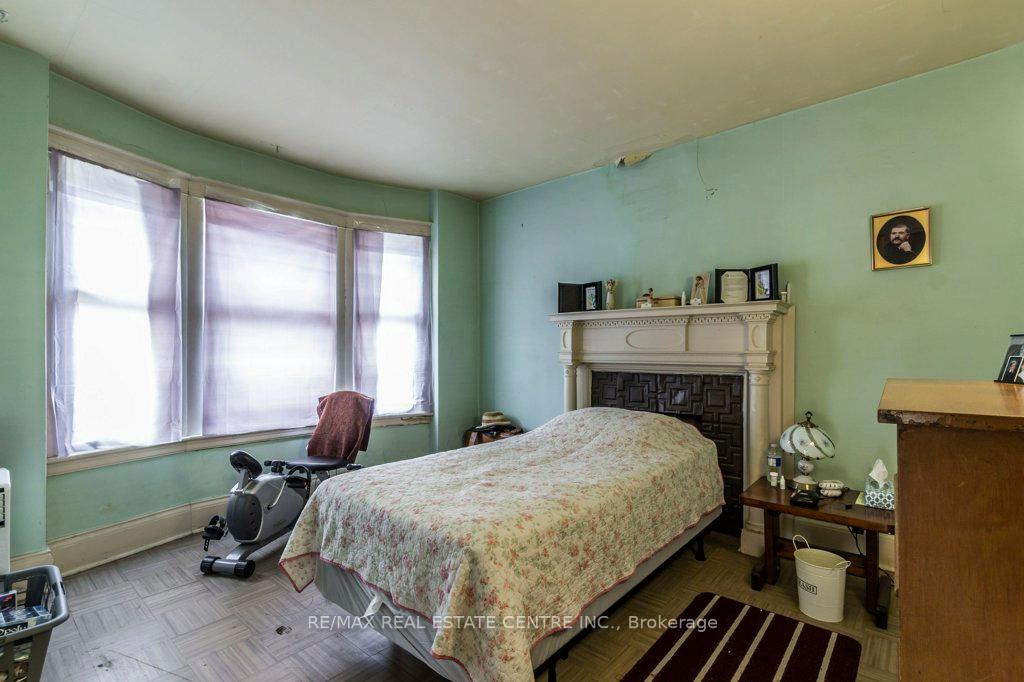 Photo 14 of 1264 King Street E, Hamilton, Crown Point — HOMEH