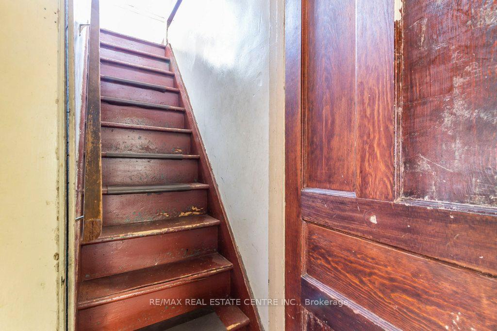 Photo 17 of 1264 King Street E, Hamilton, Crown Point — HOMEH
