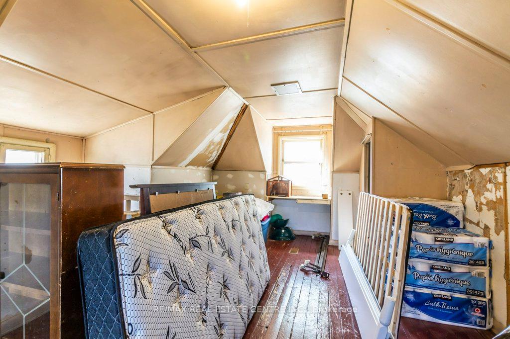 Photo 19 of 1264 King Street E, Hamilton, Crown Point — HOMEH