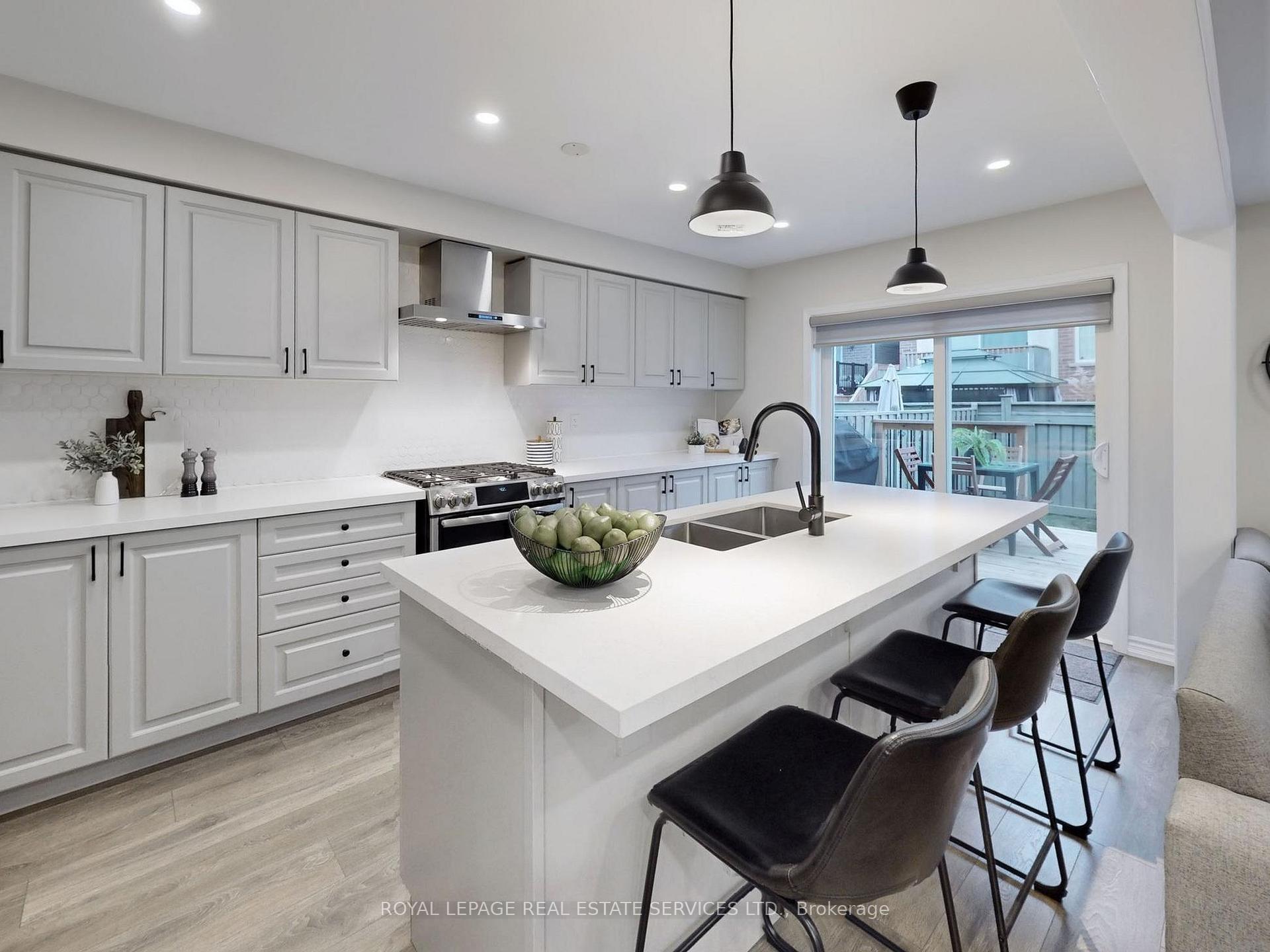 Photo 12 of 112 Hutt Crescent, Aurora, Rural Aurora — HOMEH