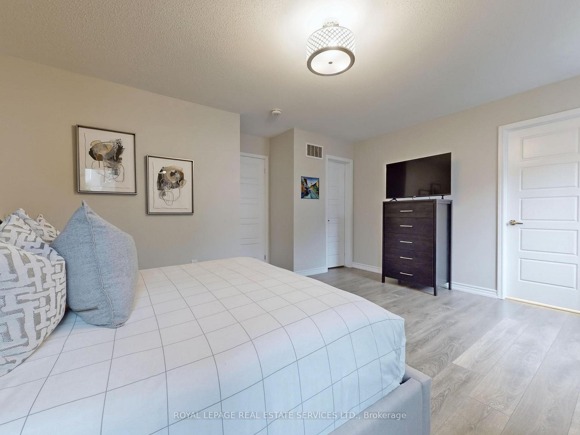 Photo 22 of 112 Hutt Crescent, Aurora, Rural Aurora — HOMEH