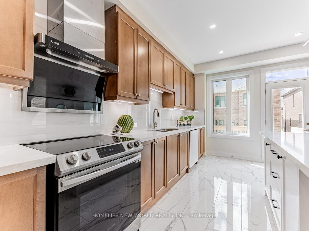 Photo 5 of 70 Therma Crescent, Markham, Victoria Square — HOMEH