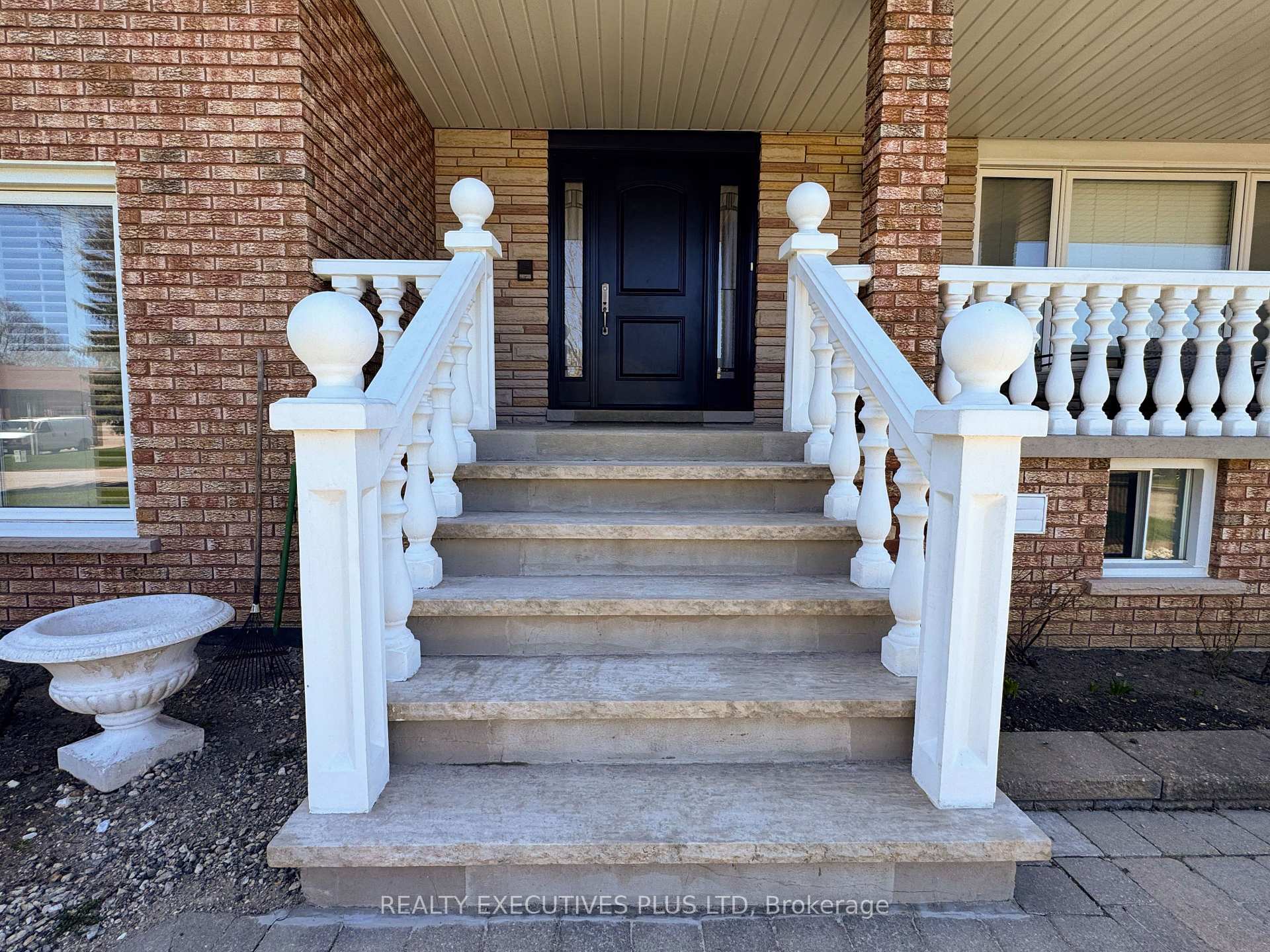 Photo 2 of 6 Mcleod Court, Caledon, Caledon East — HOMEH
