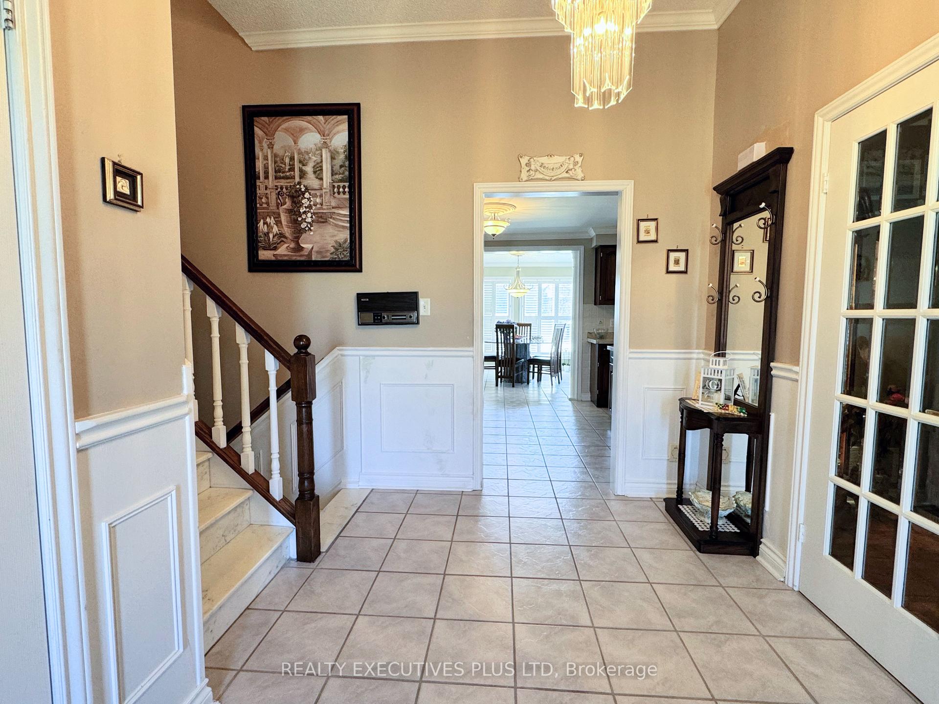 Photo 3 of 6 Mcleod Court, Caledon, Caledon East — HOMEH