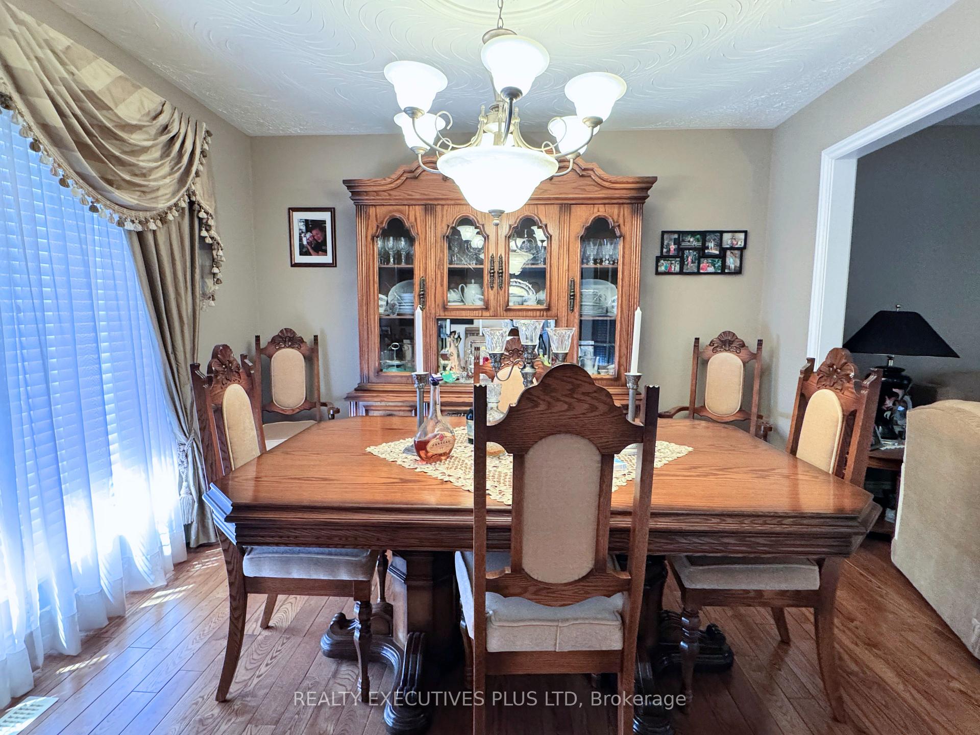 Photo 10 of 6 Mcleod Court, Caledon, Caledon East — HOMEH
