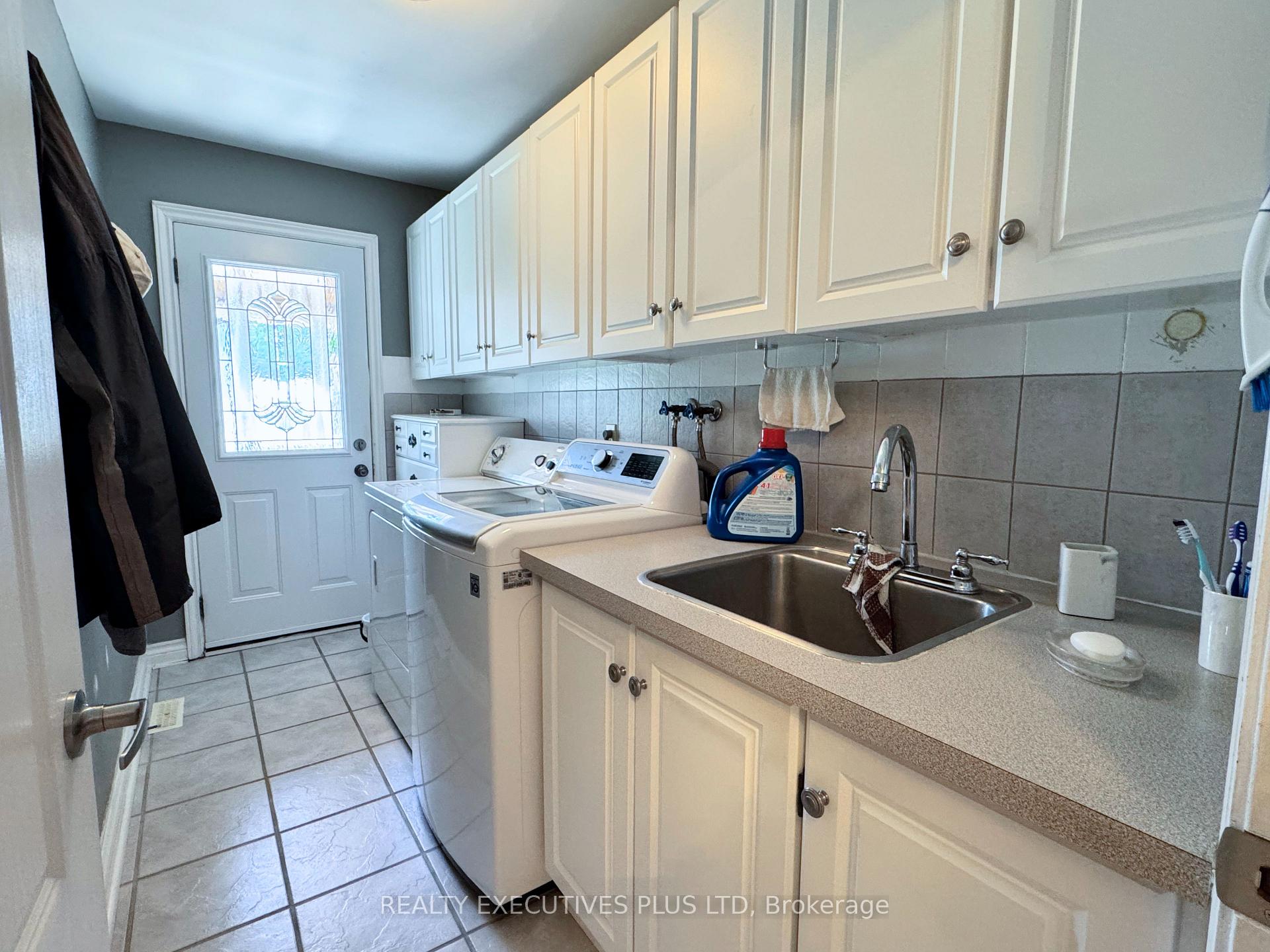 Photo 35 of 6 Mcleod Court, Caledon, Caledon East — HOMEH