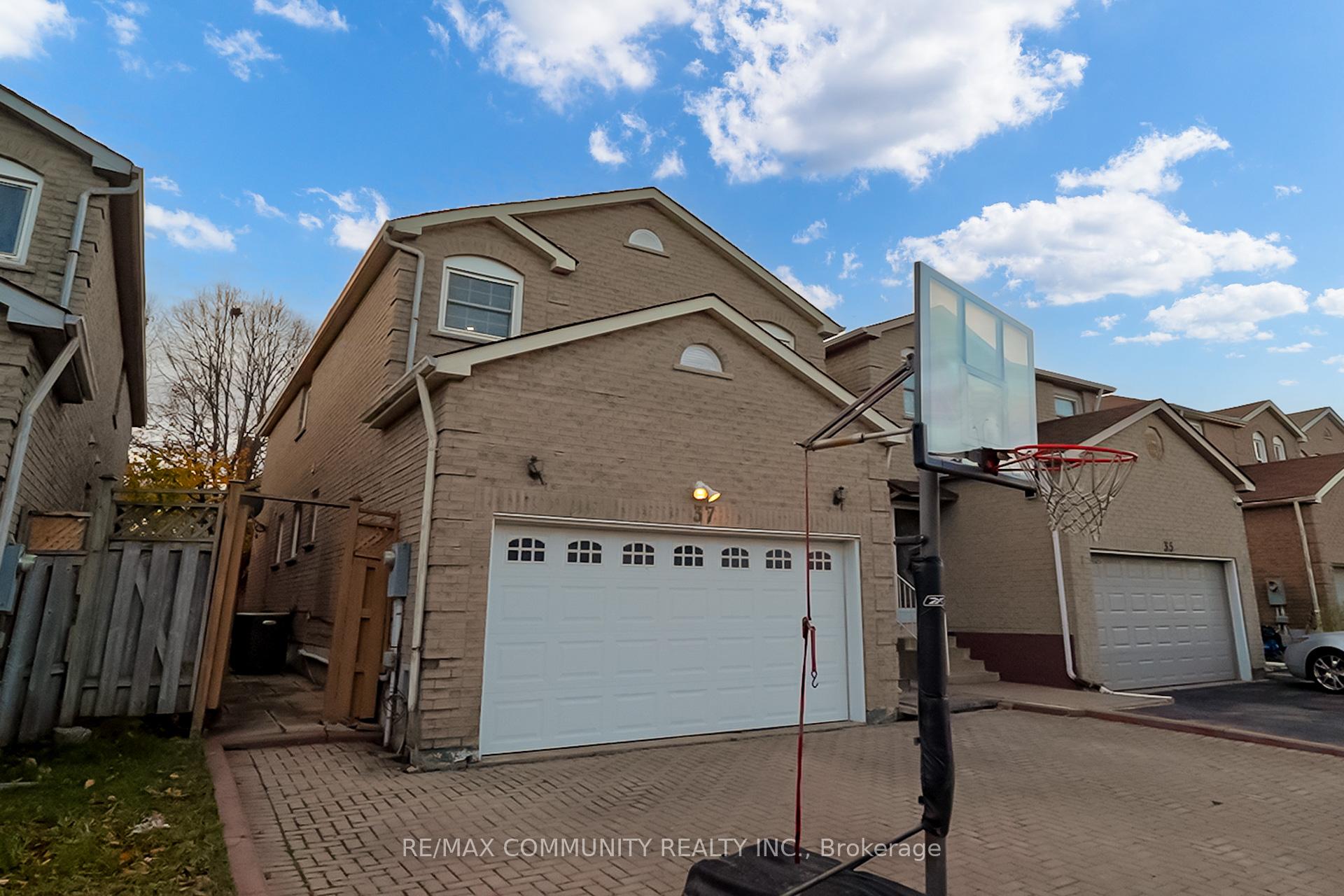Photo 2 of 37 Irenemount Crescent, Markham, Middlefield — HOMEH