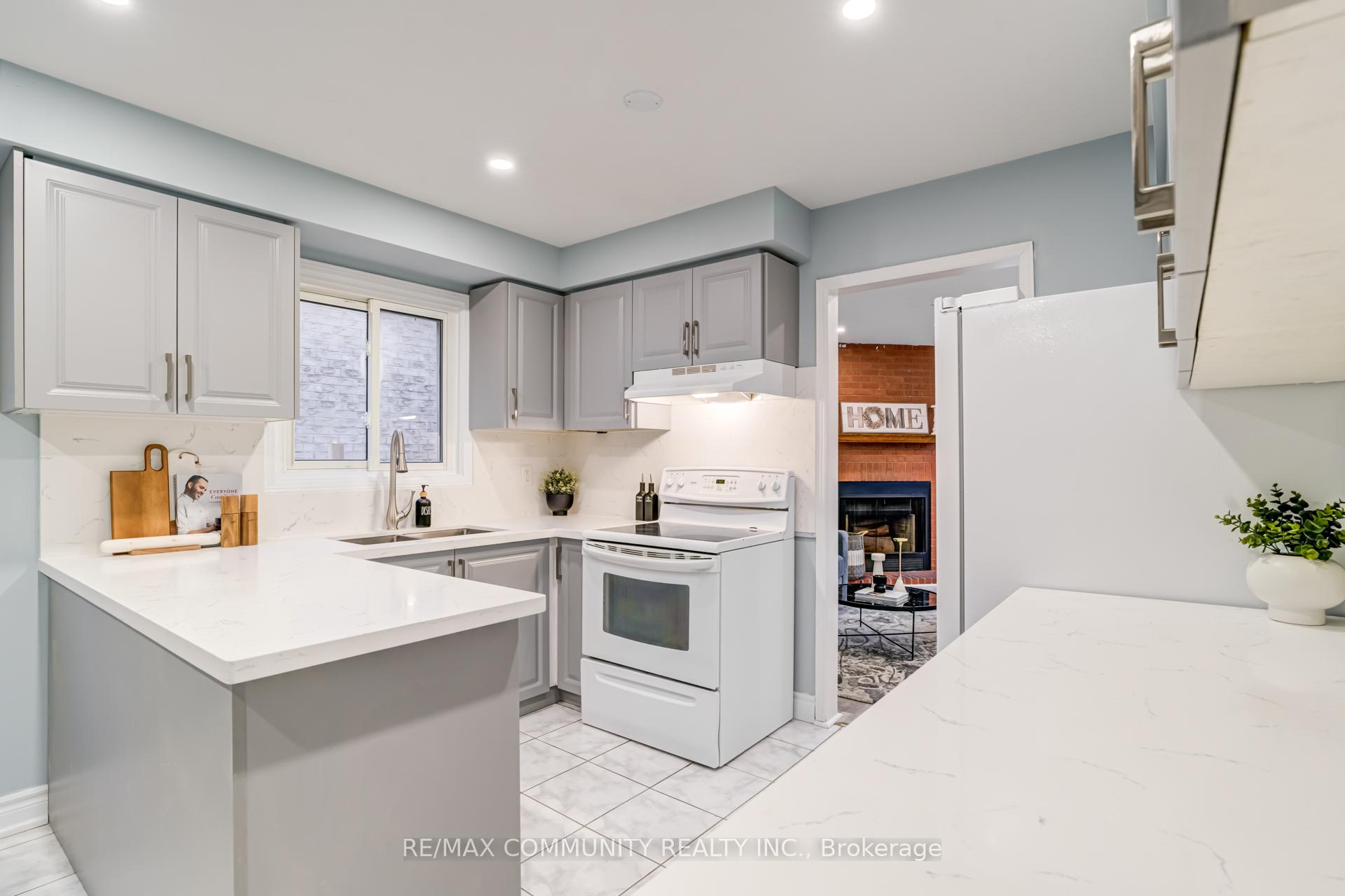 Photo 7 of 37 Irenemount Crescent, Markham, Middlefield — HOMEH