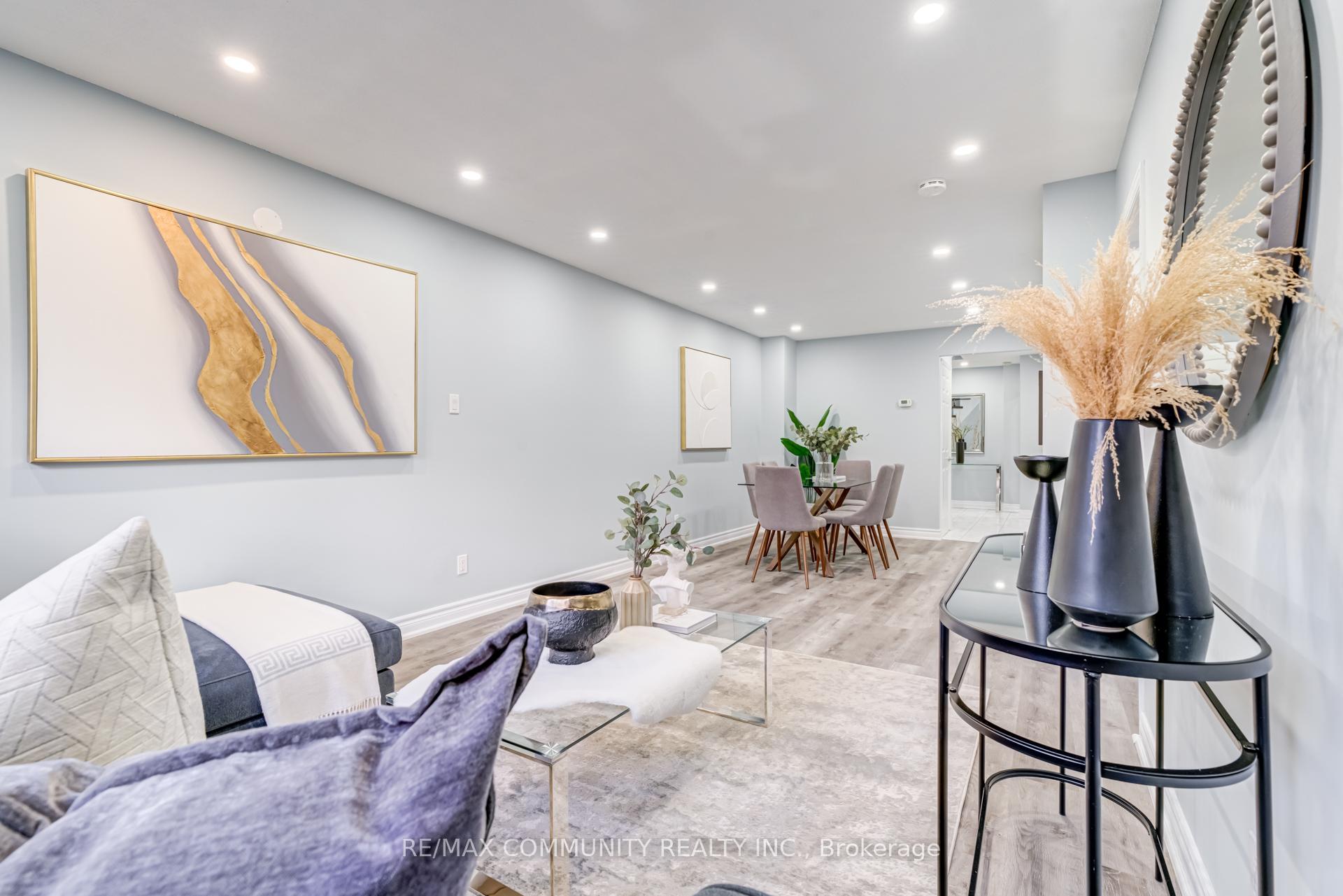 Photo 11 of 37 Irenemount Crescent, Markham, Middlefield — HOMEH