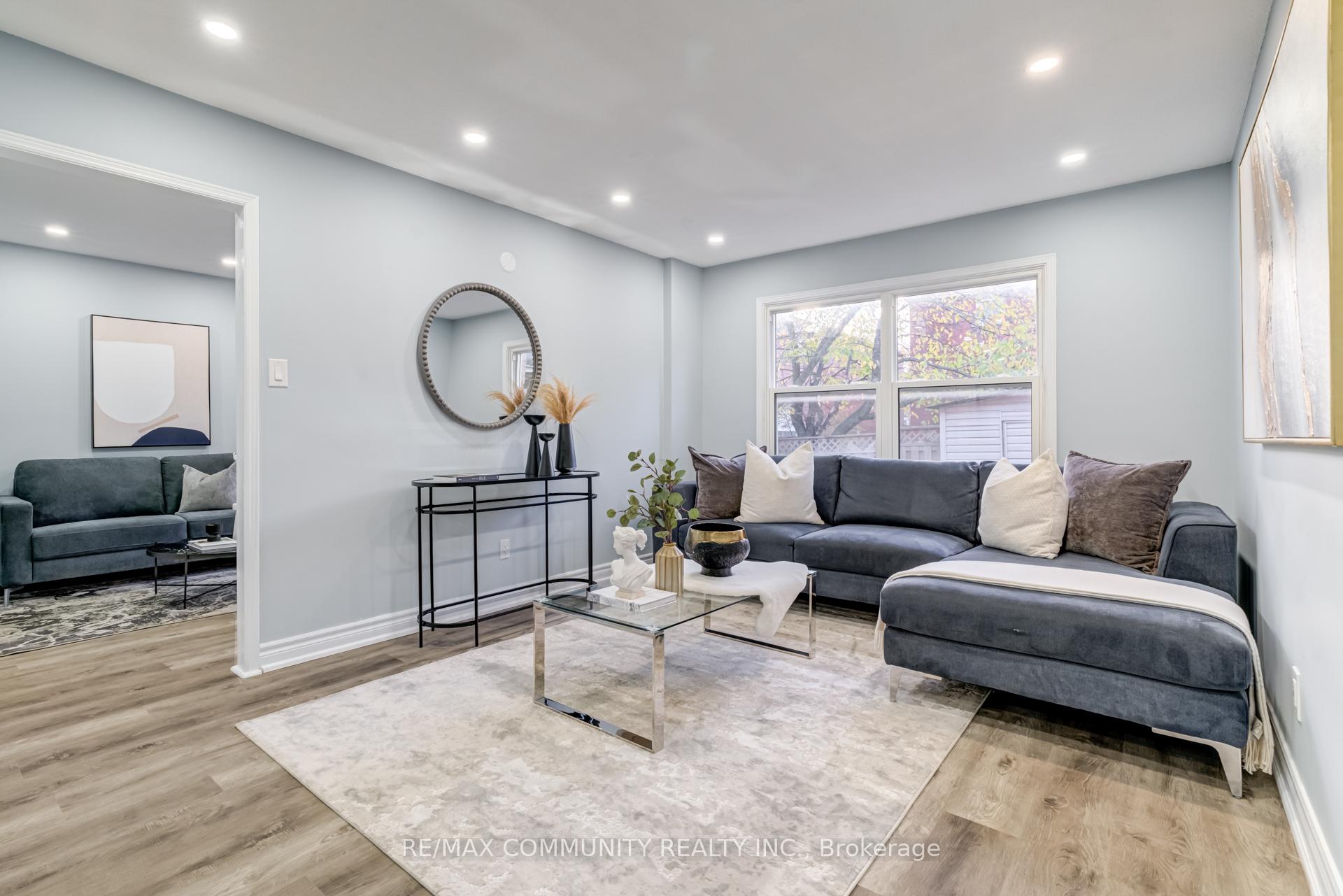 Photo 6 of 37 Irenemount Crescent, Markham, Middlefield — HOMEH