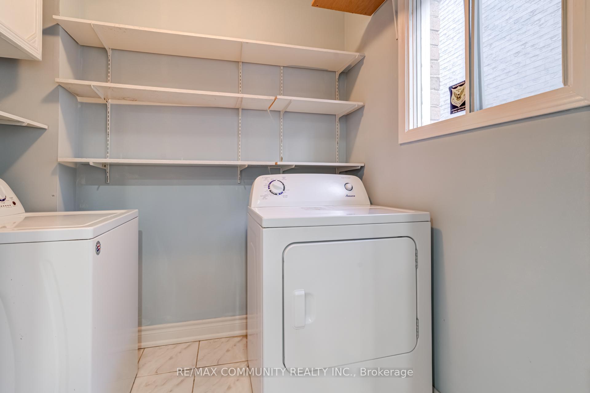 Photo 14 of 37 Irenemount Crescent, Markham, Middlefield — HOMEH