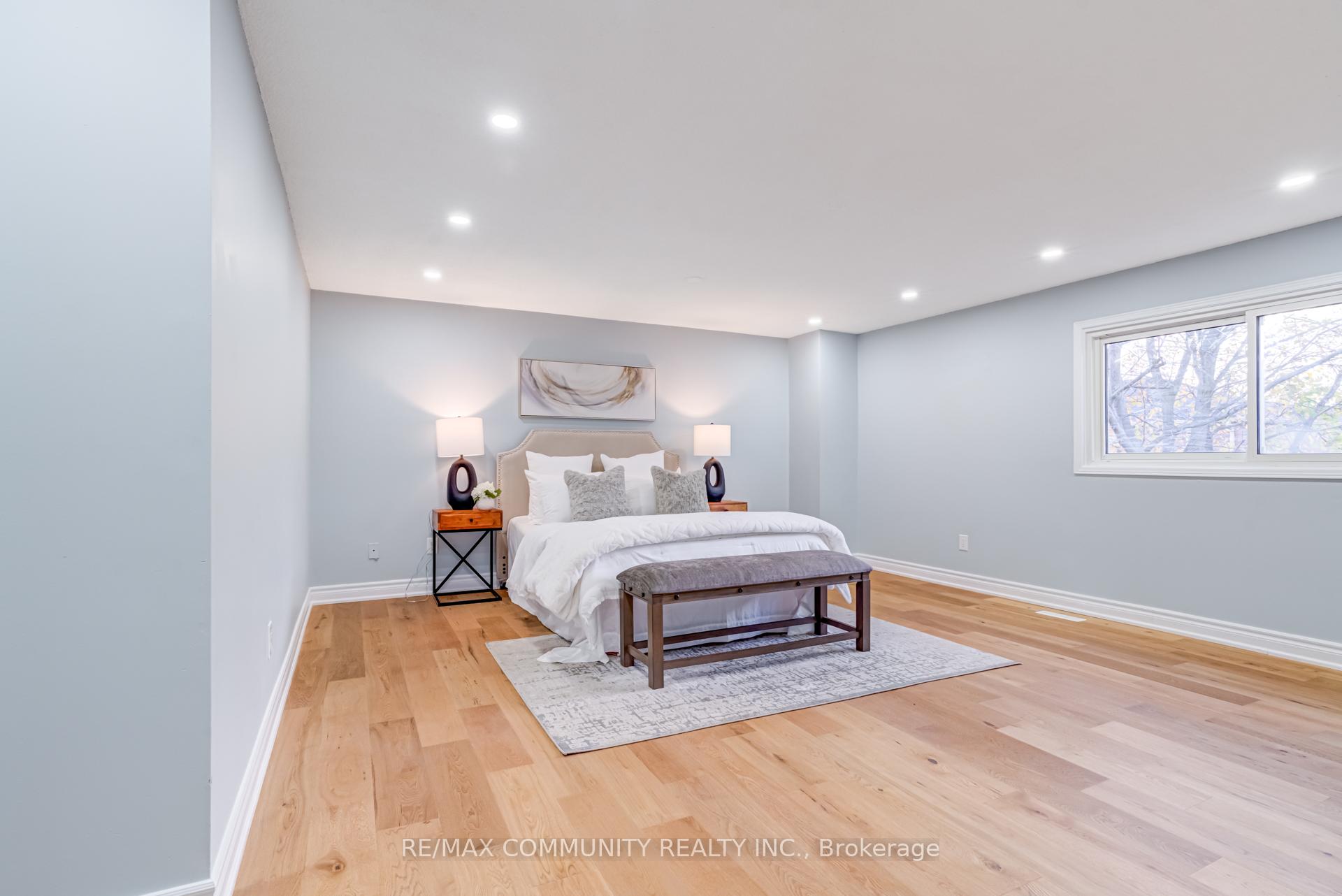 Photo 13 of 37 Irenemount Crescent, Markham, Middlefield — HOMEH
